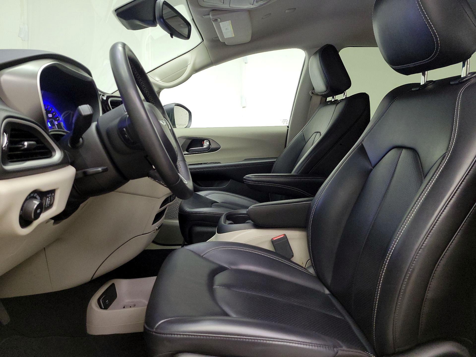 Thumbnail: 2023 Chrysler Pacifica - 11