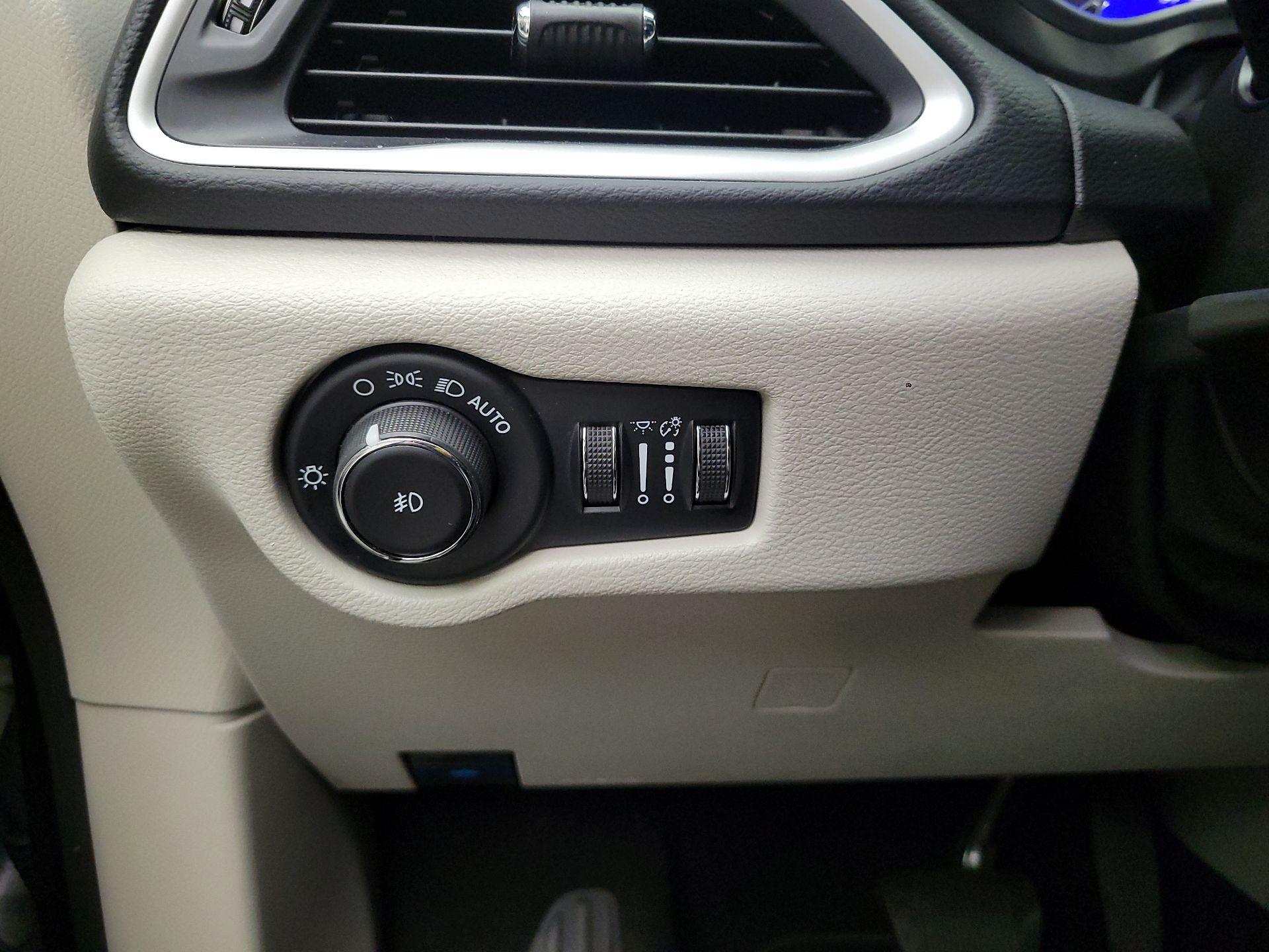 Thumbnail: 2023 Chrysler Pacifica - 13