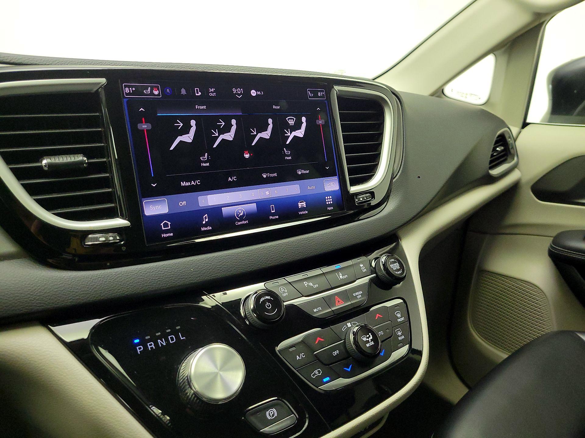 Thumbnail: 2023 Chrysler Pacifica - 17