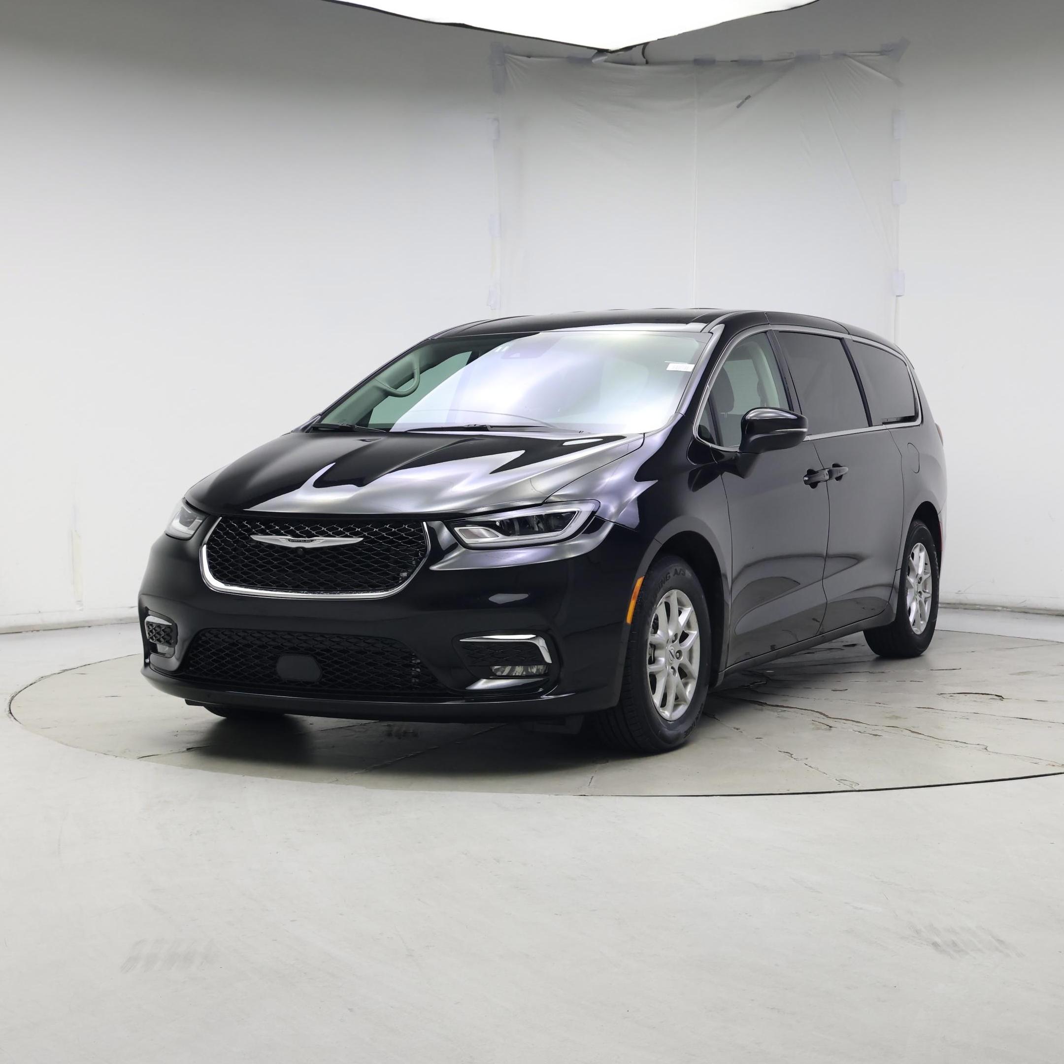 Thumbnail: 2023 Chrysler Pacifica - 4