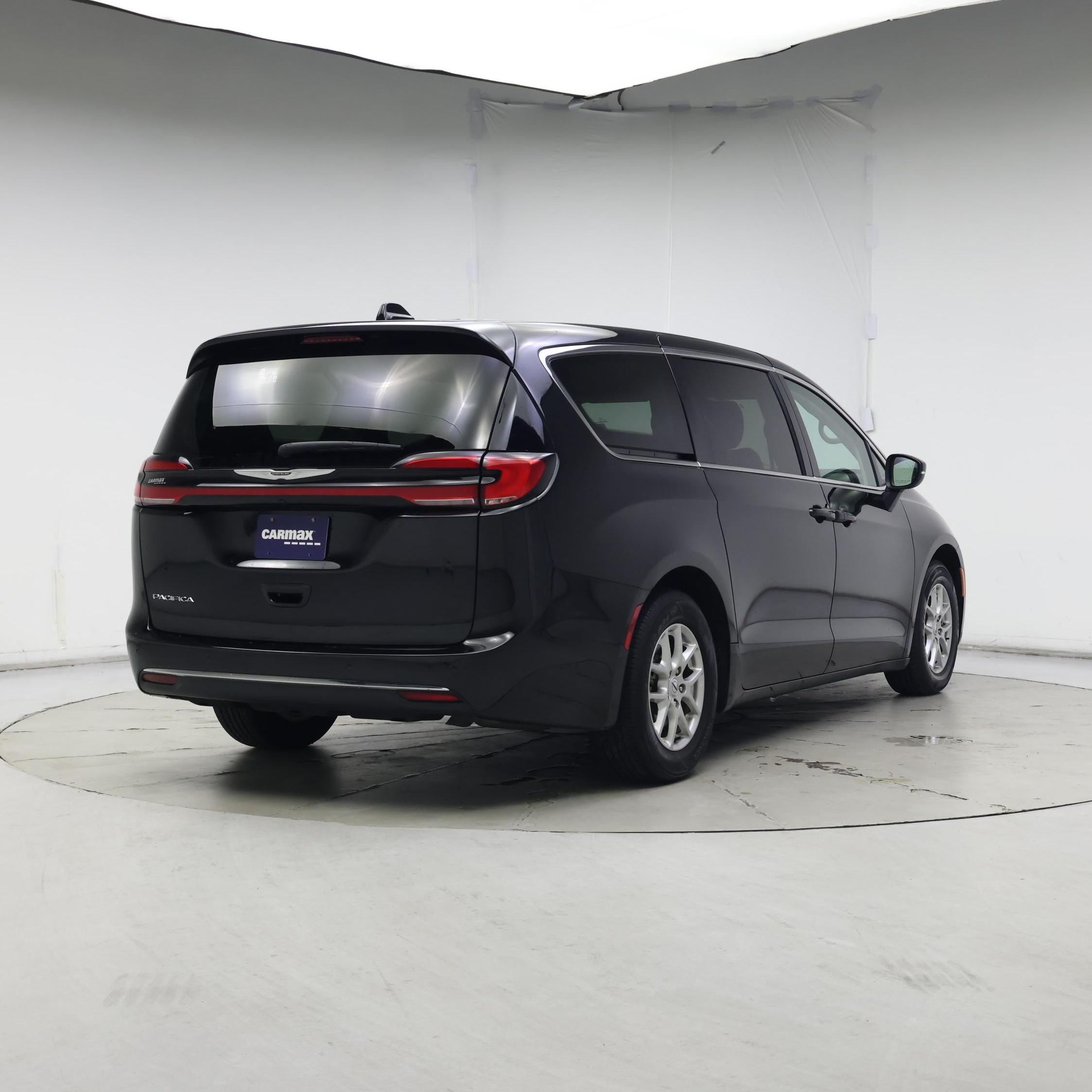 Thumbnail: 2023 Chrysler Pacifica - 8