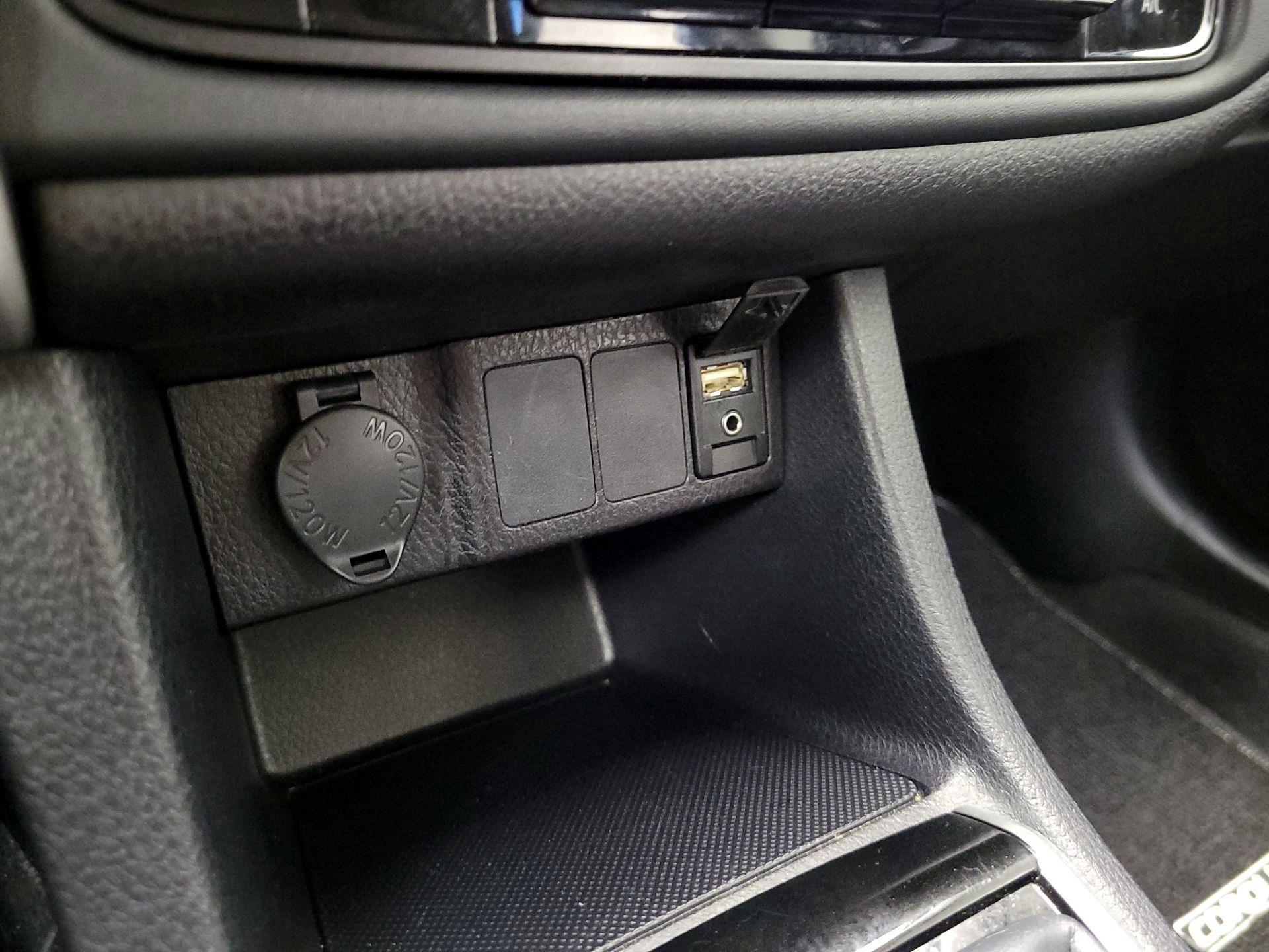 Thumbnail: 2017 Toyota Corolla - 18