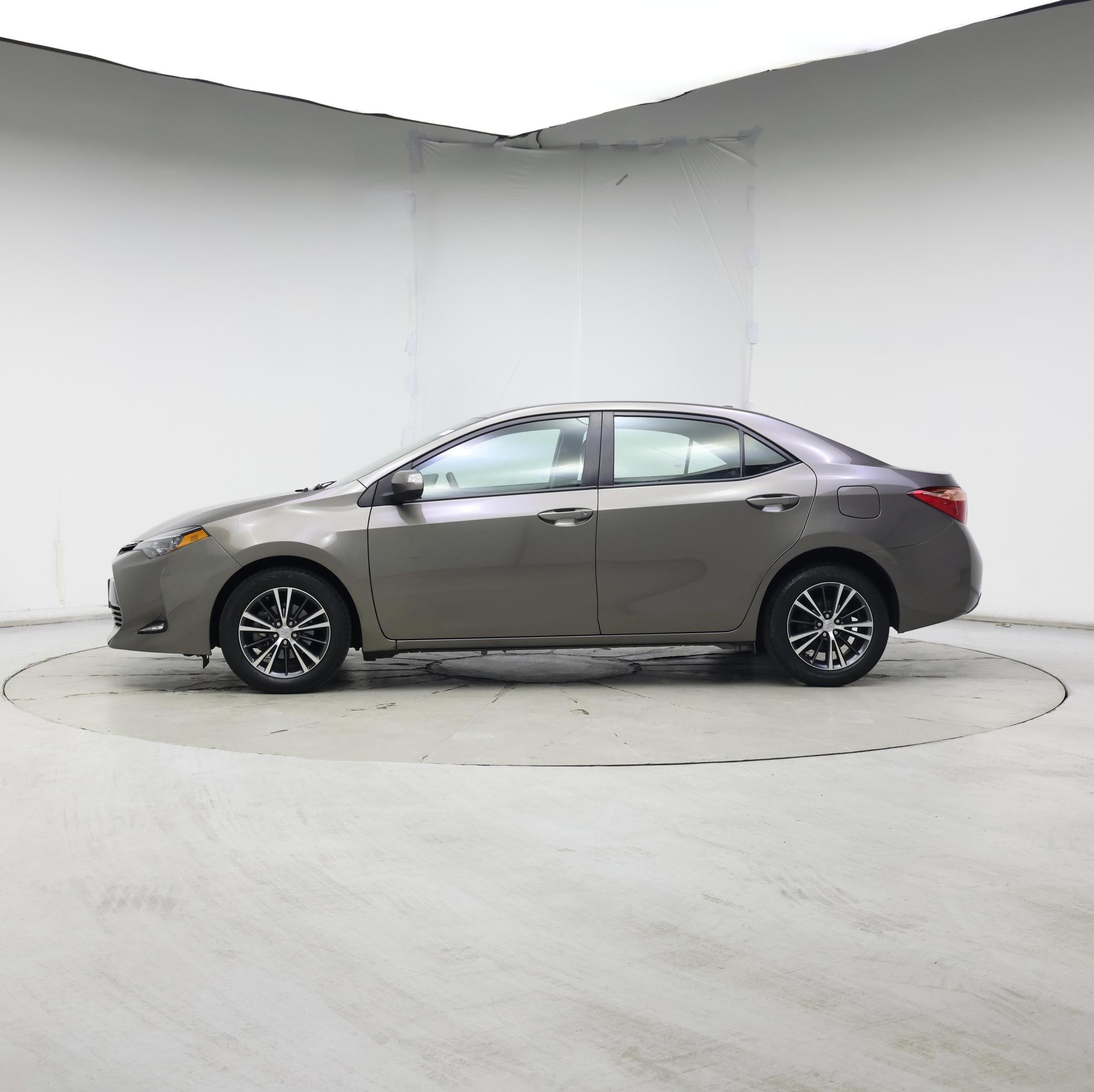 Thumbnail: 2017 Toyota Corolla - 3