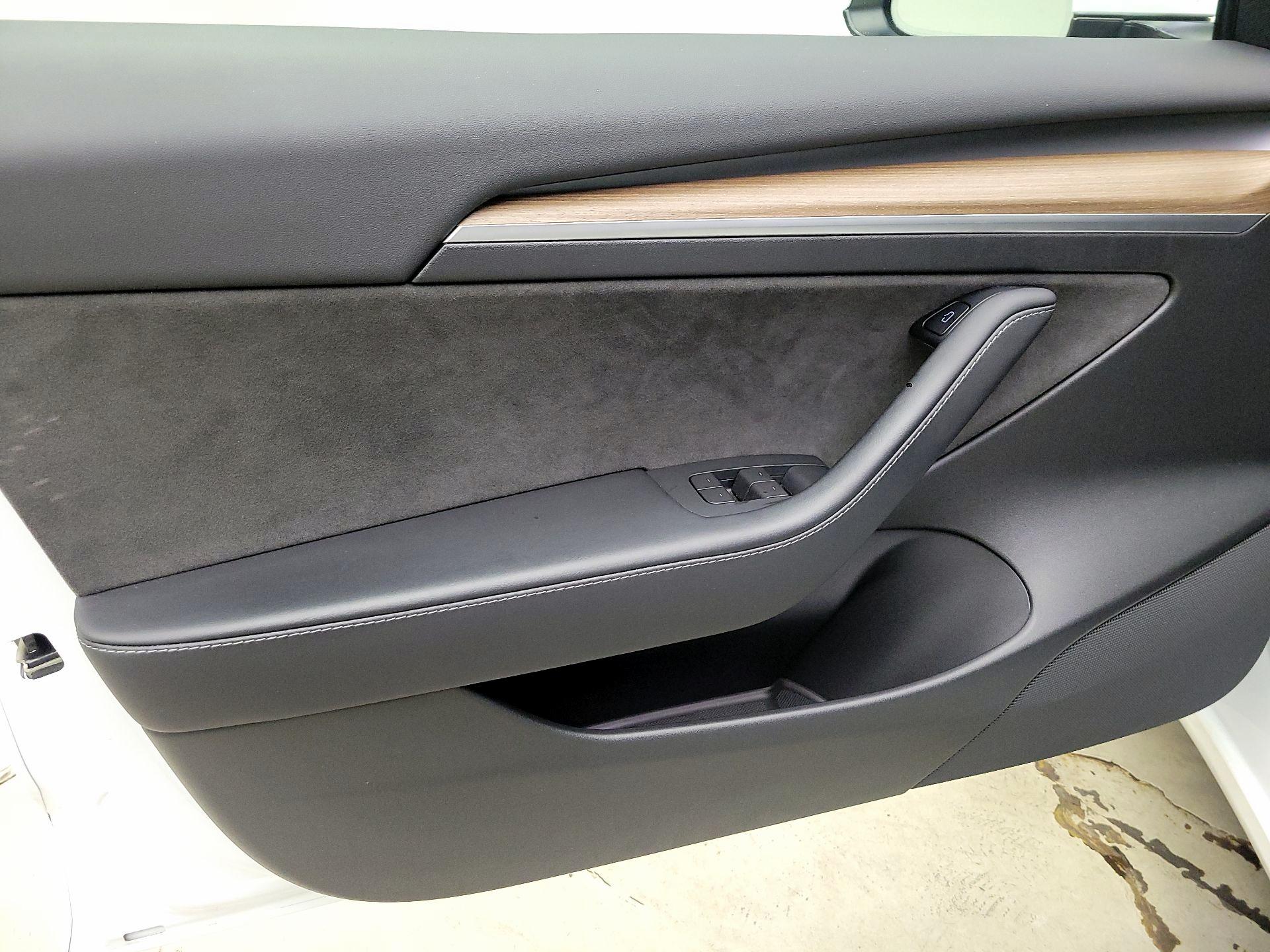 Thumbnail: 2022 Tesla Model 3 - 12