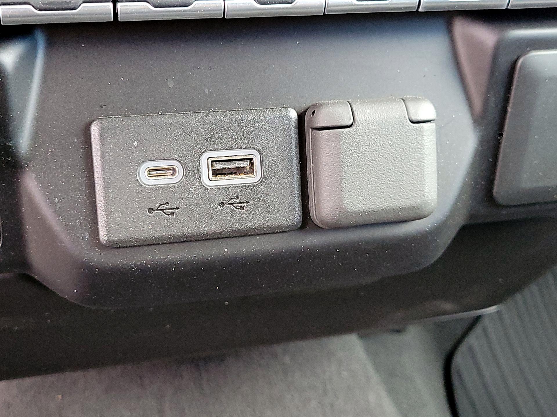 Thumbnail: 2023 Chevrolet Silverado 3500 - 18