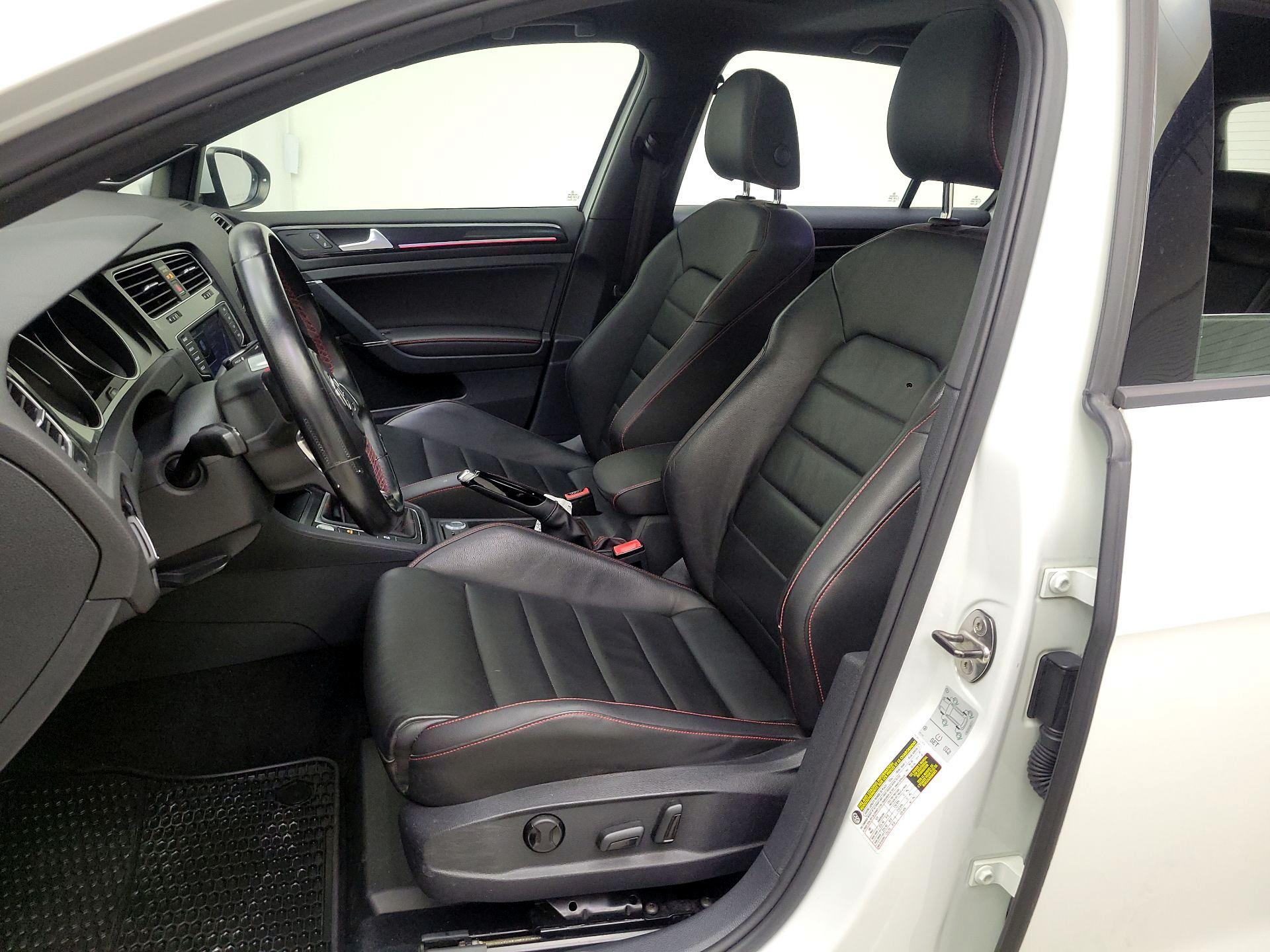 Thumbnail: 2016 Volkswagen Golf - 11