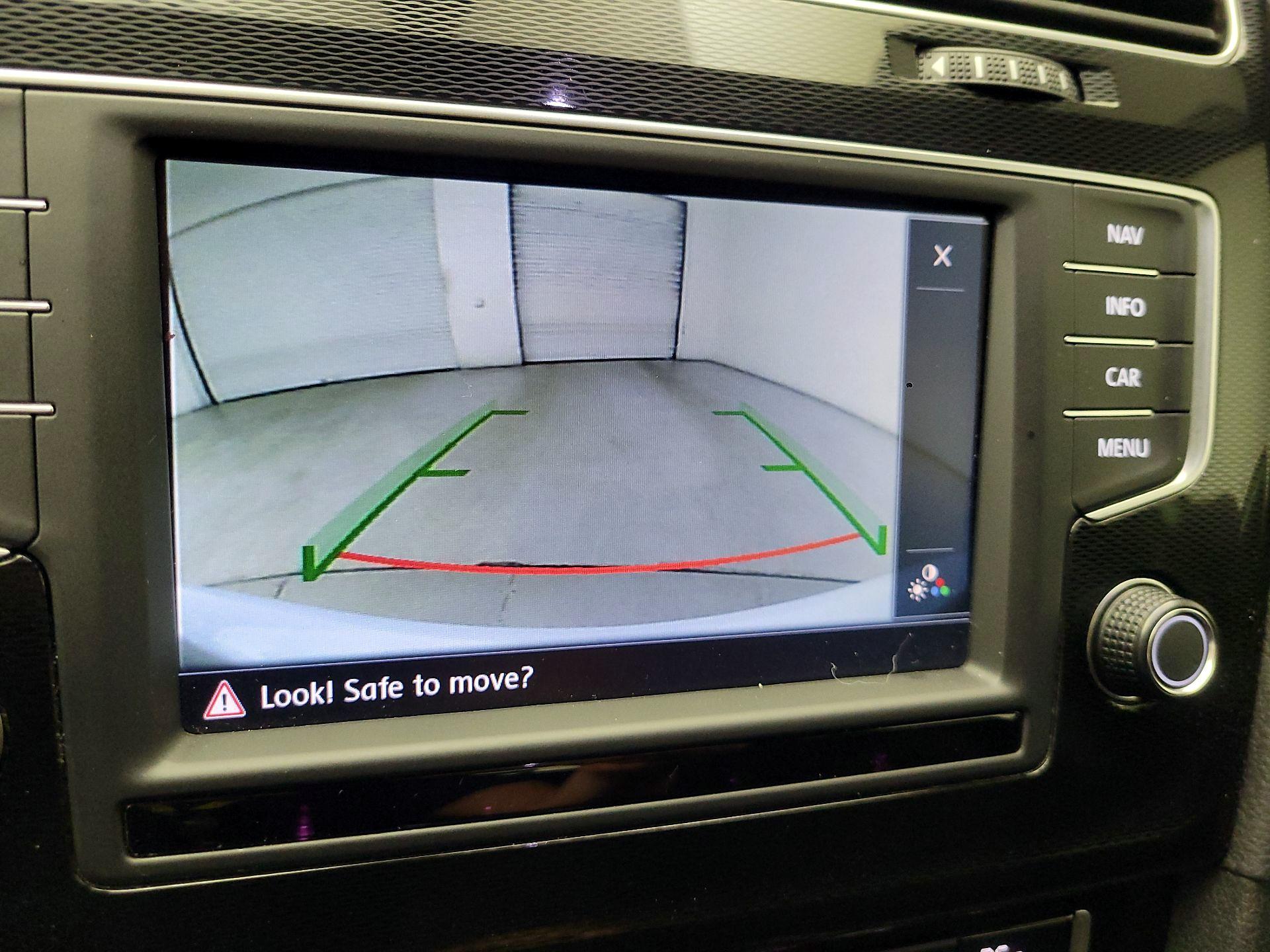 Thumbnail: 2016 Volkswagen Golf - 15