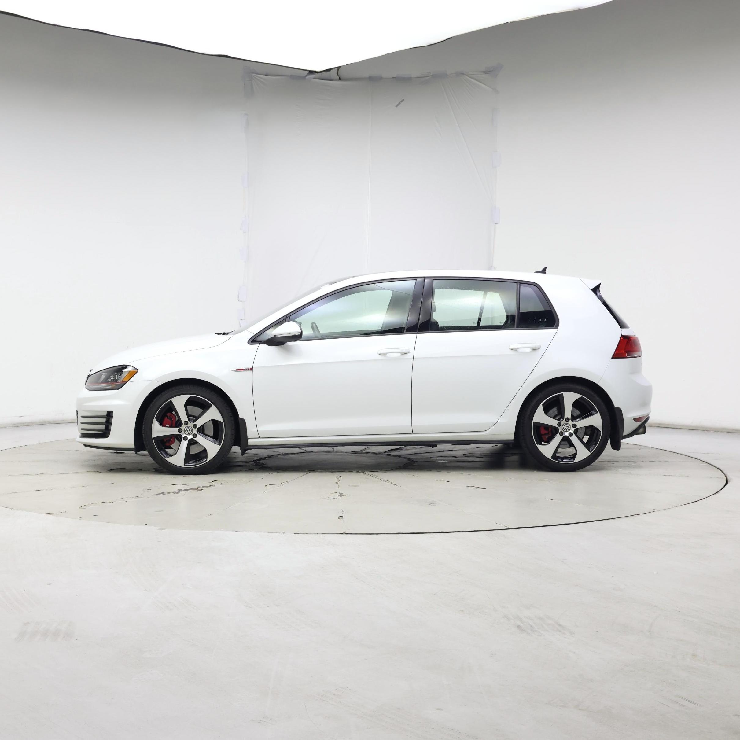 Thumbnail: 2016 Volkswagen Golf - 3