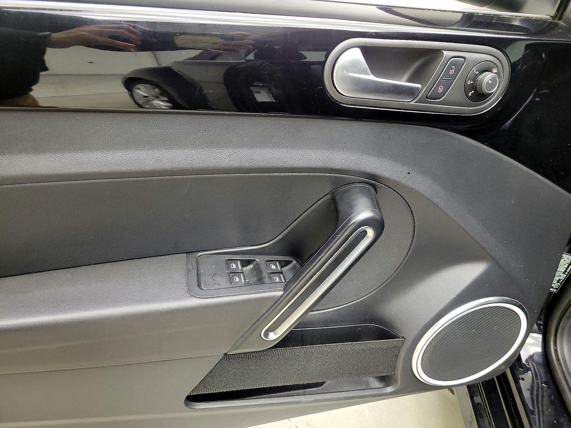 Thumbnail: 2018 Volkswagen Beetle - 12