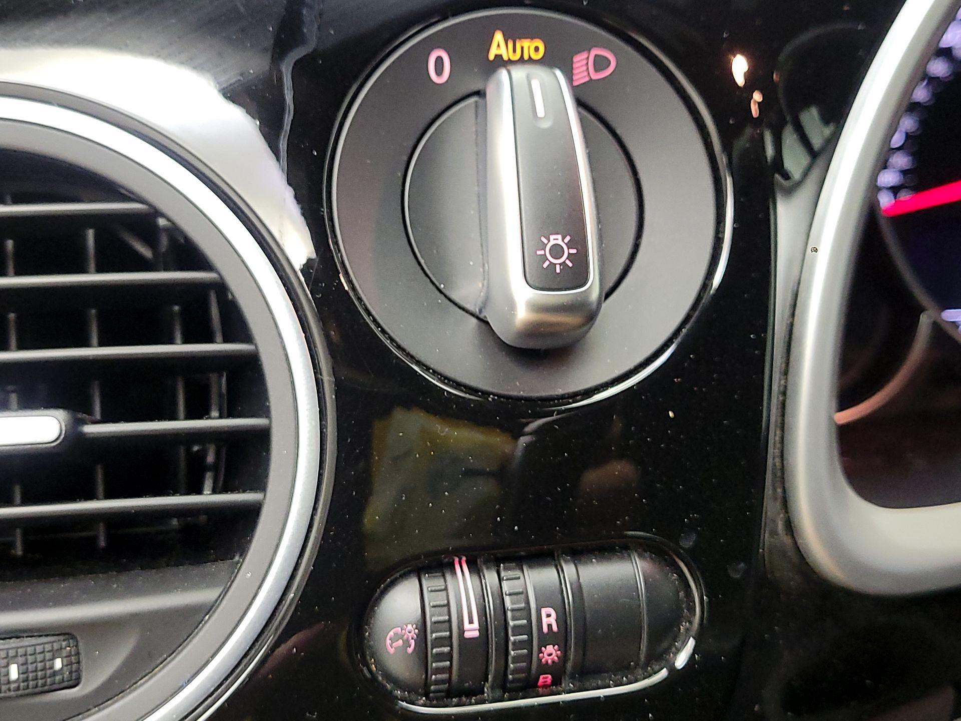 Thumbnail: 2018 Volkswagen Beetle - 13