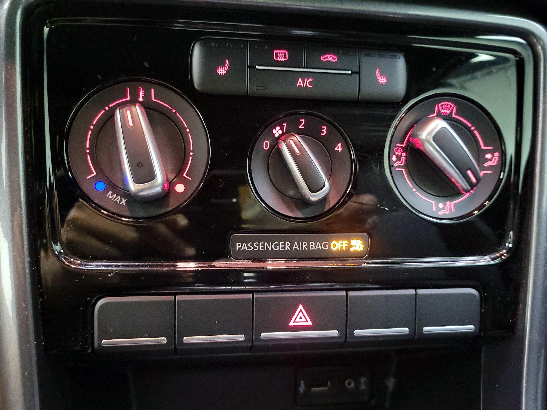 Thumbnail: 2018 Volkswagen Beetle - 16