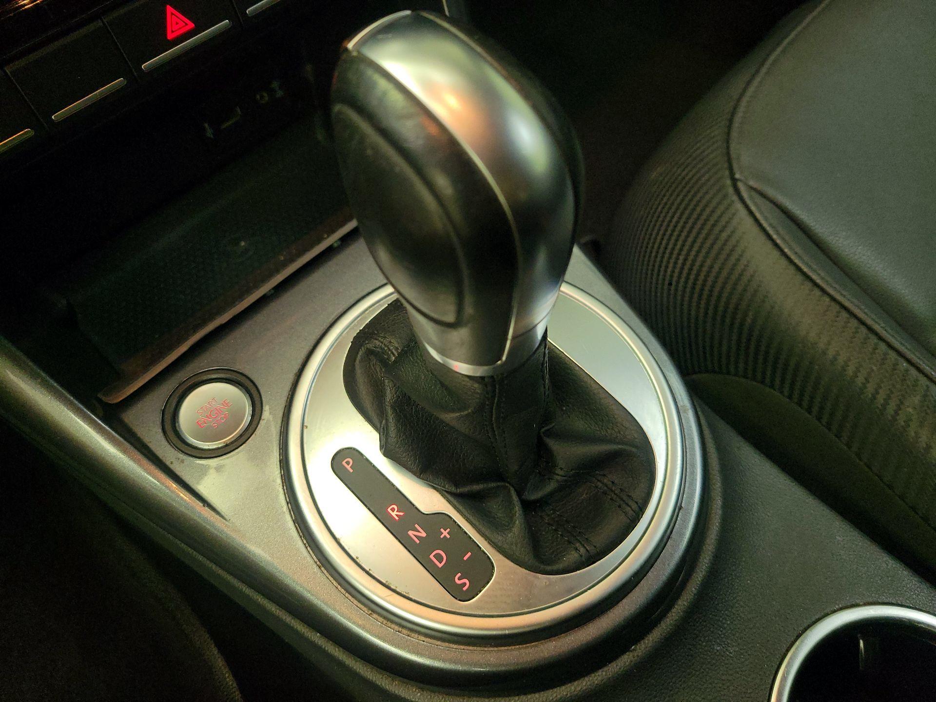 Thumbnail: 2018 Volkswagen Beetle - 17