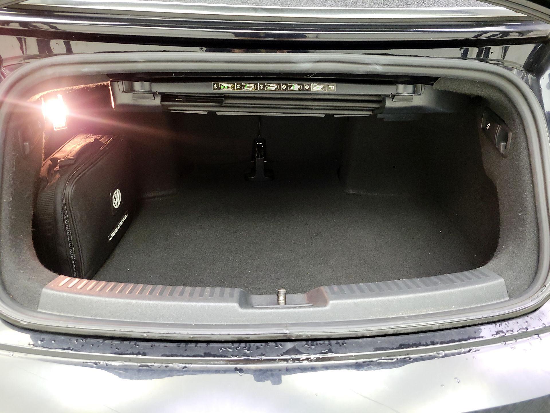 Thumbnail: 2018 Volkswagen Beetle - 20