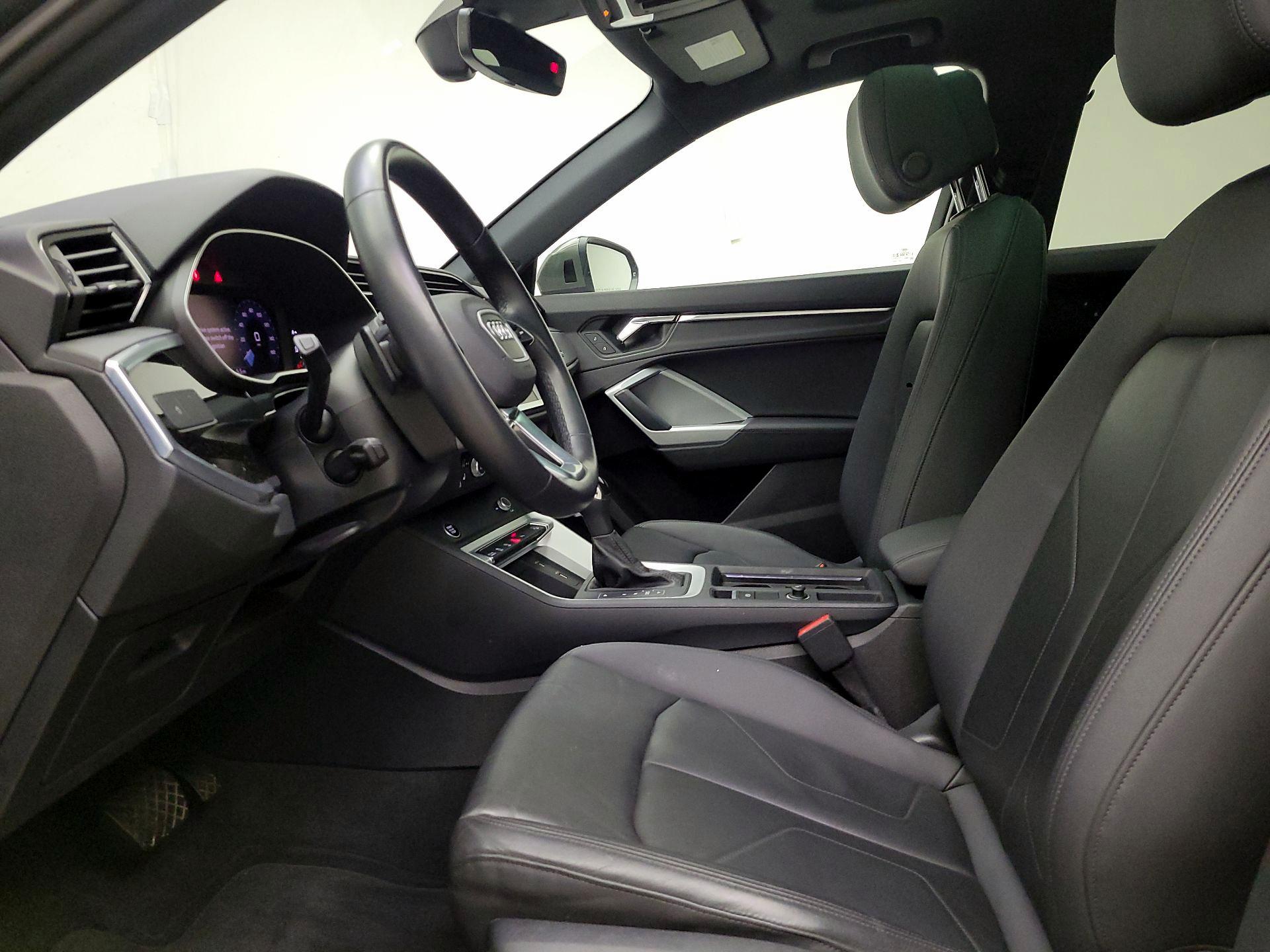 Thumbnail: 2021 Audi Q3 - 11