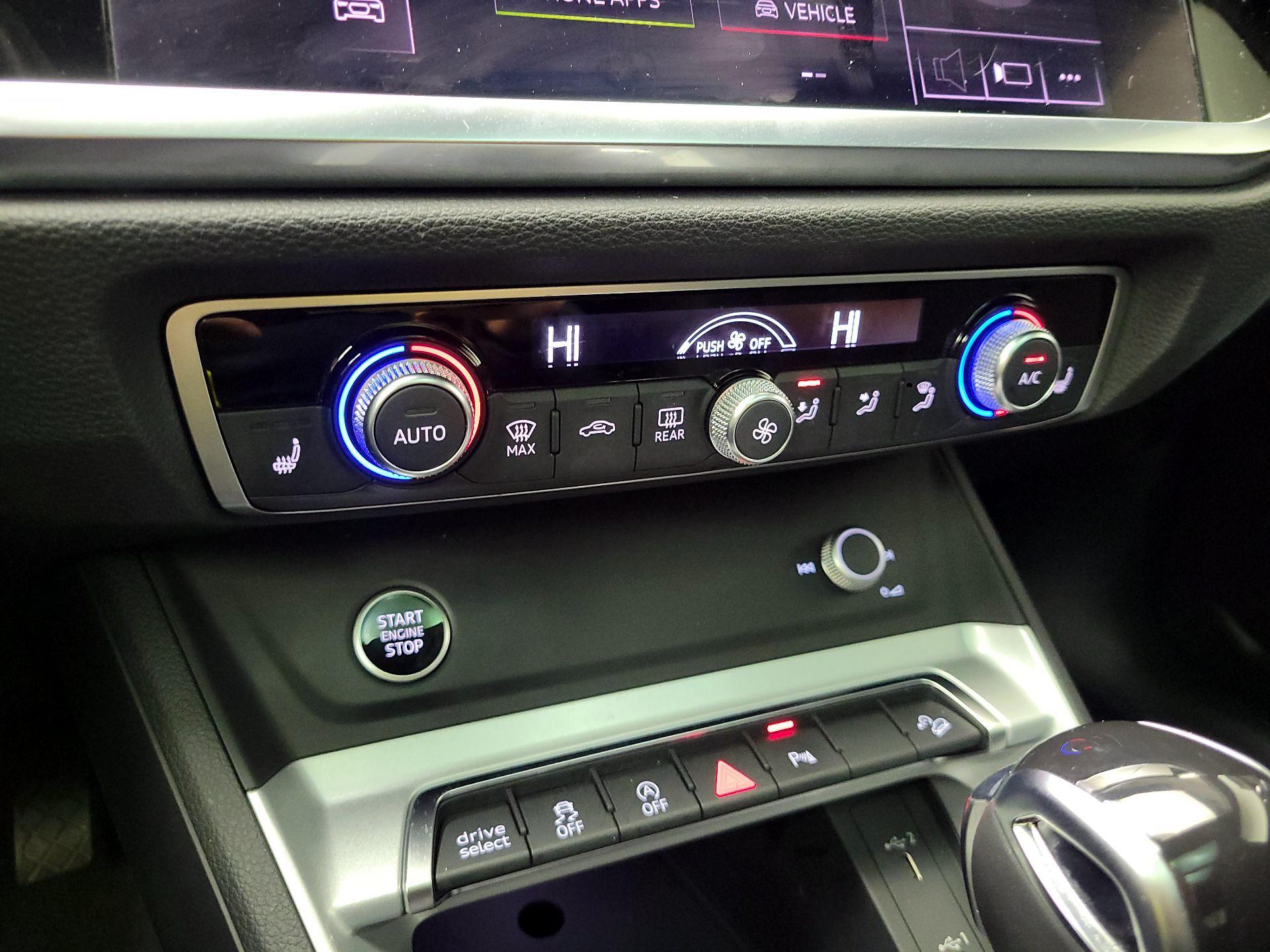 Thumbnail: 2021 Audi Q3 - 16