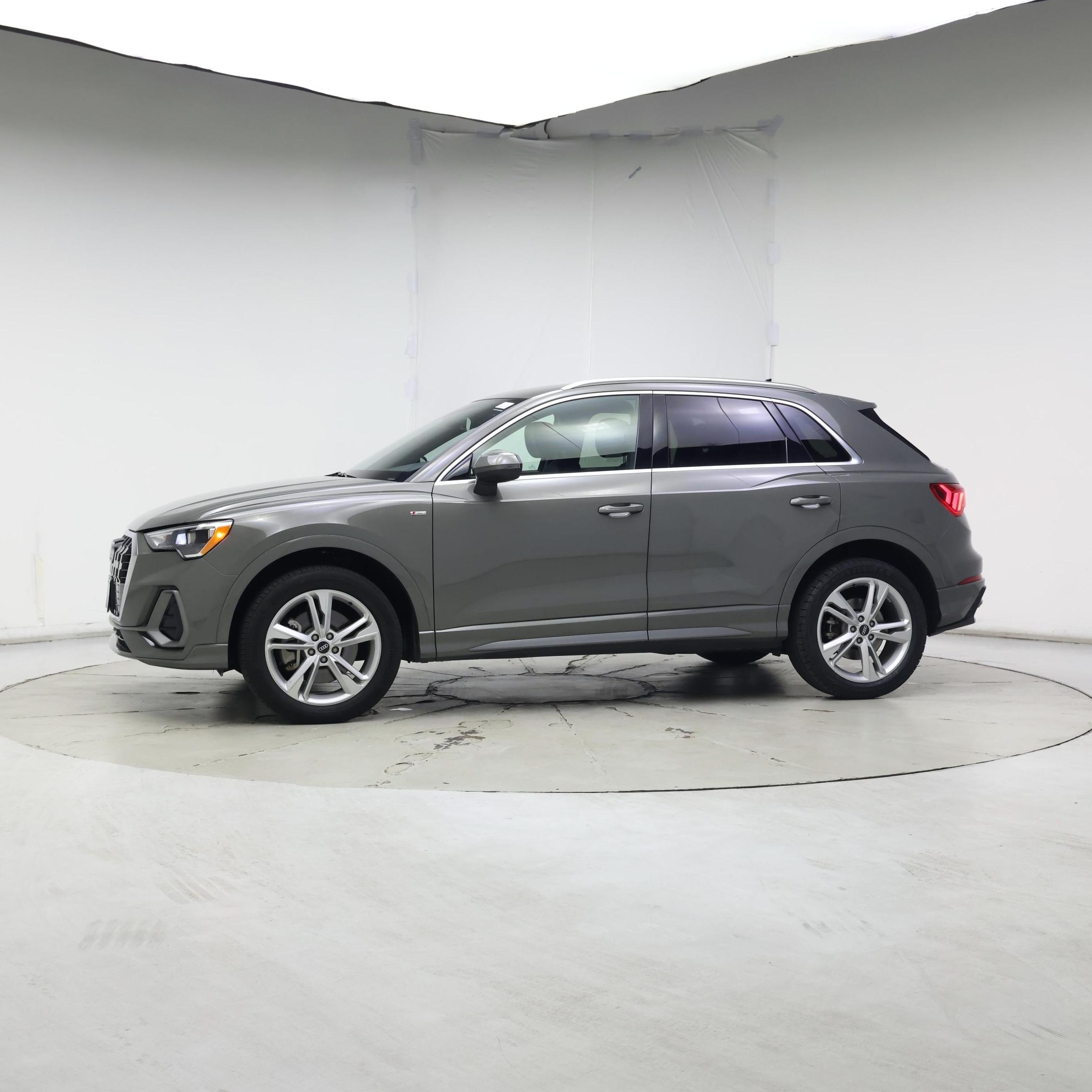 Thumbnail: 2021 Audi Q3 - 3