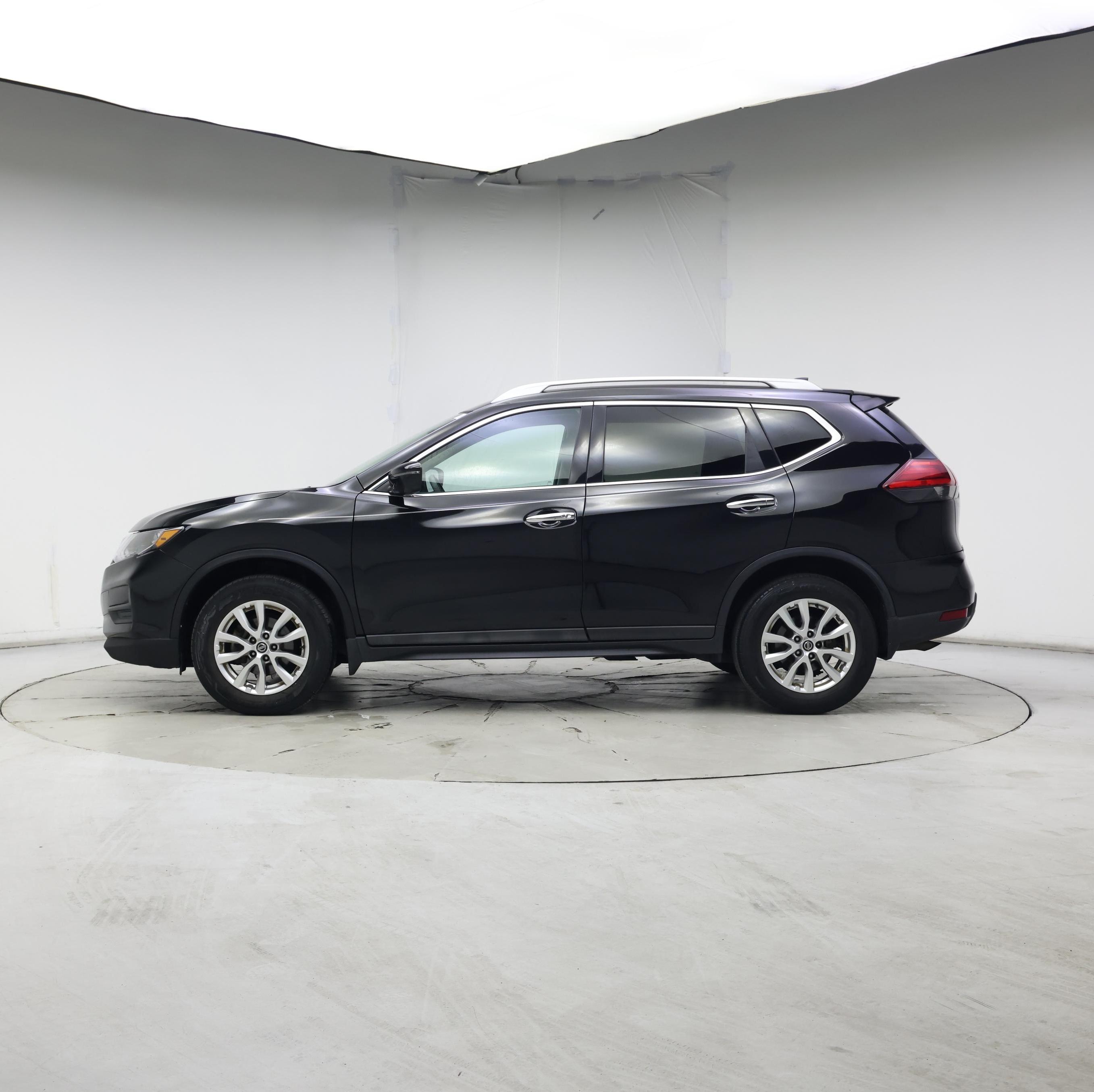 Thumbnail: 2017 Nissan Rogue - 3