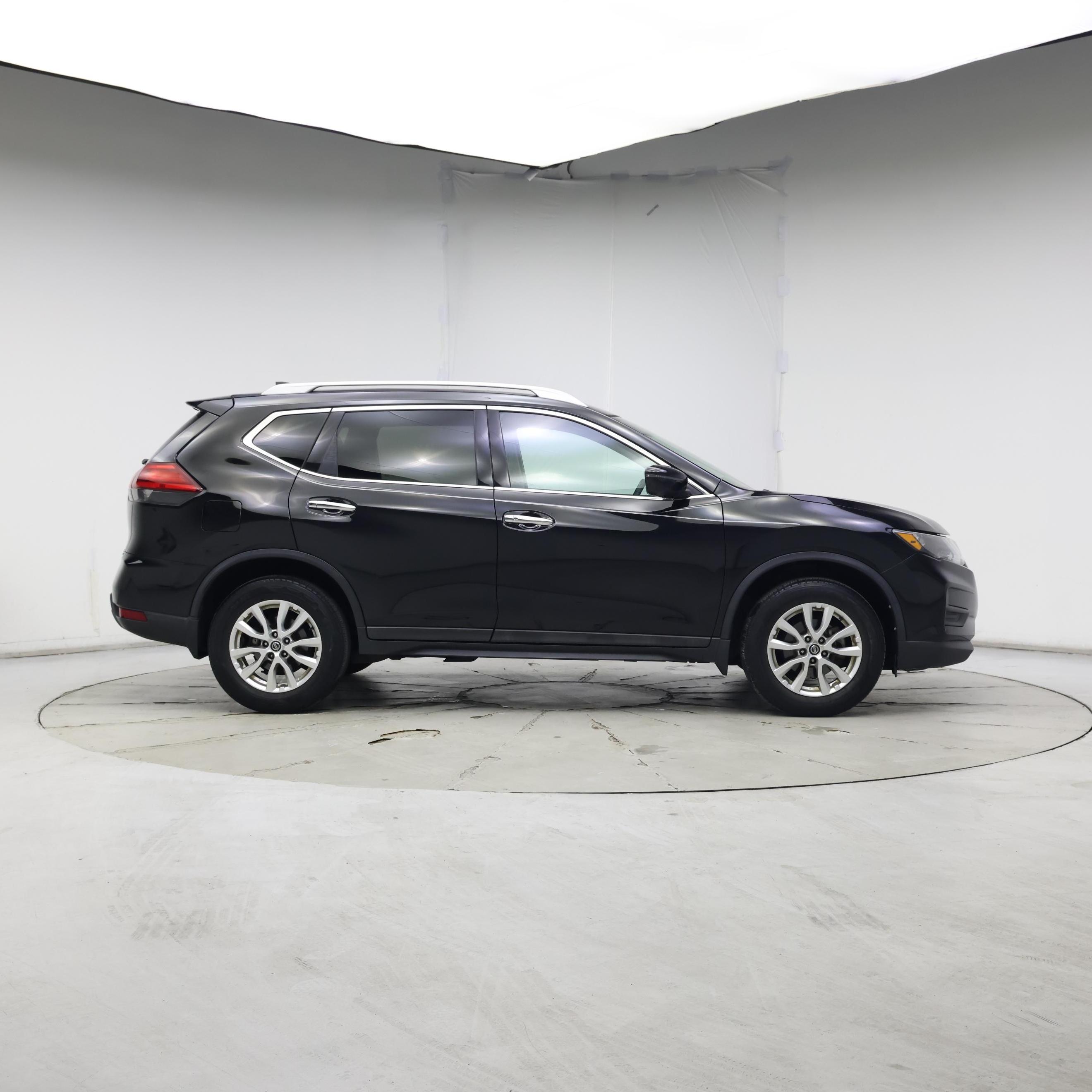 Thumbnail: 2017 Nissan Rogue - 7