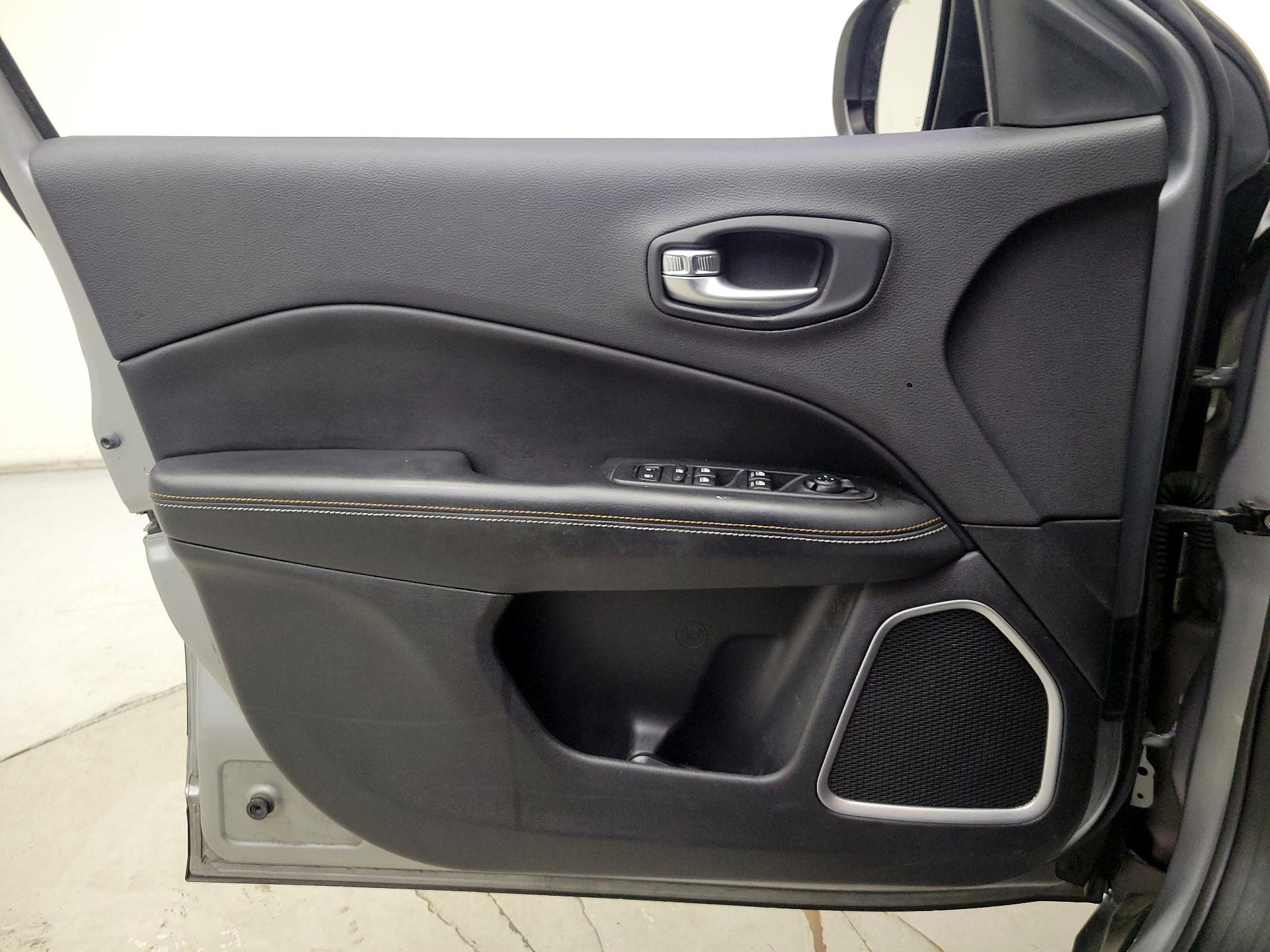 Thumbnail: 2017 Jeep Compass - 12