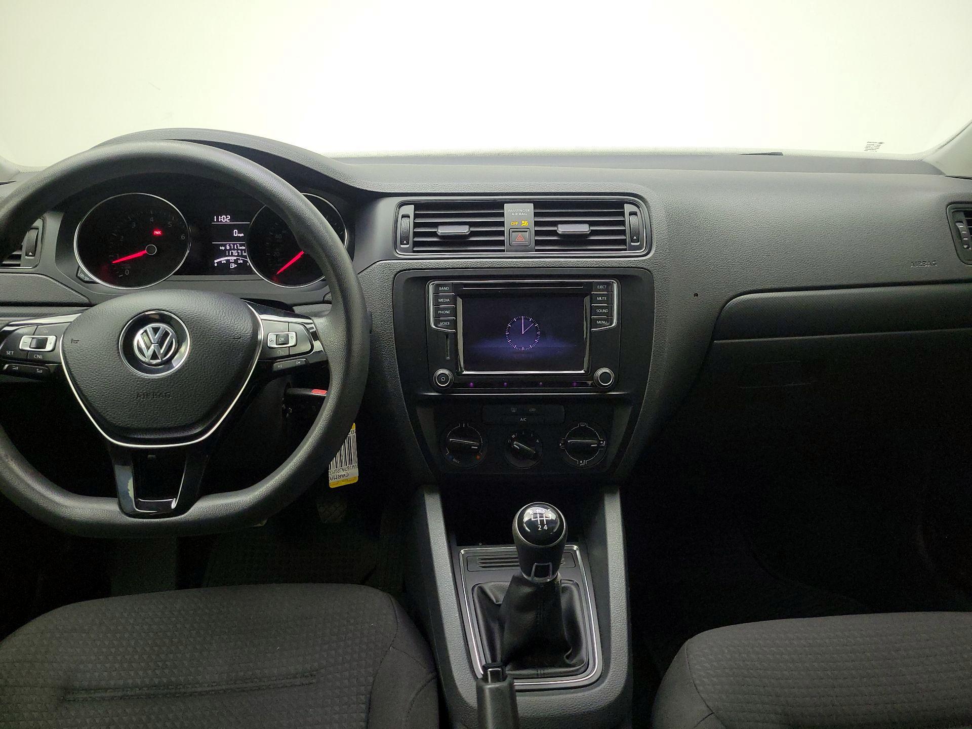 Thumbnail: 2016 Volkswagen Jetta - 9