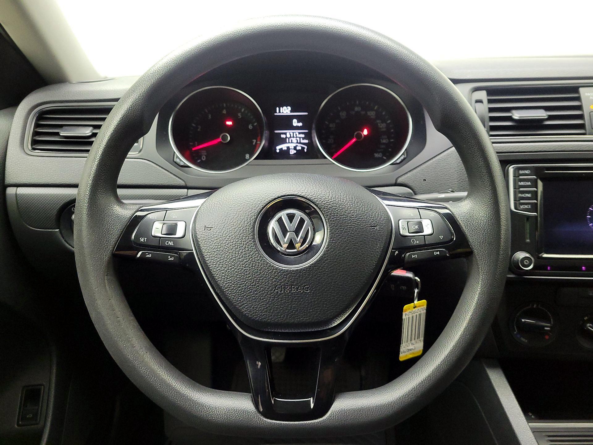 Thumbnail: 2016 Volkswagen Jetta - 10