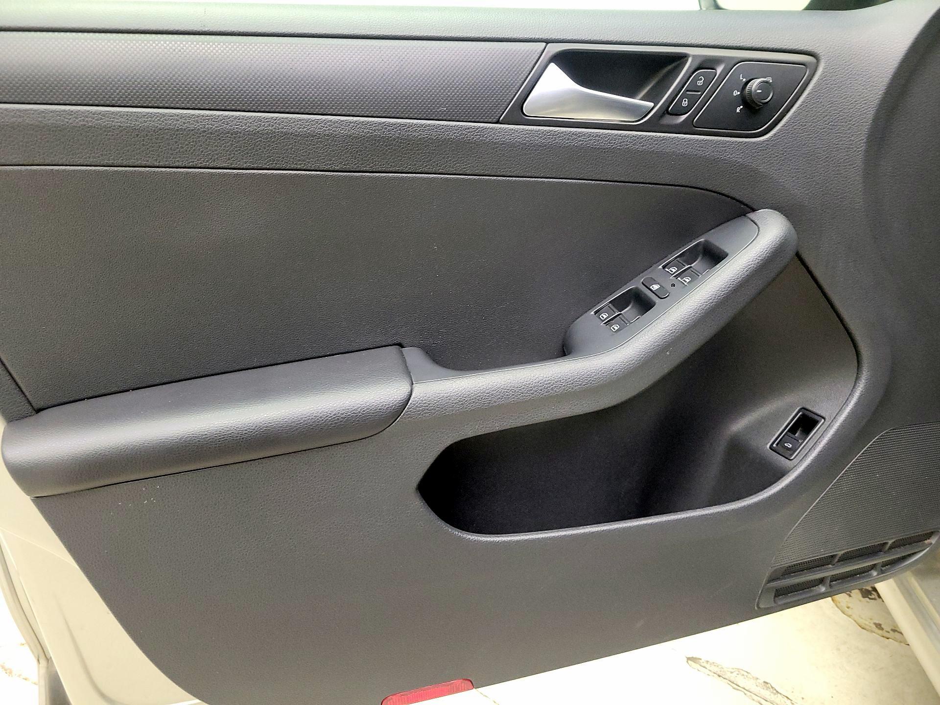 Thumbnail: 2016 Volkswagen Jetta - 12