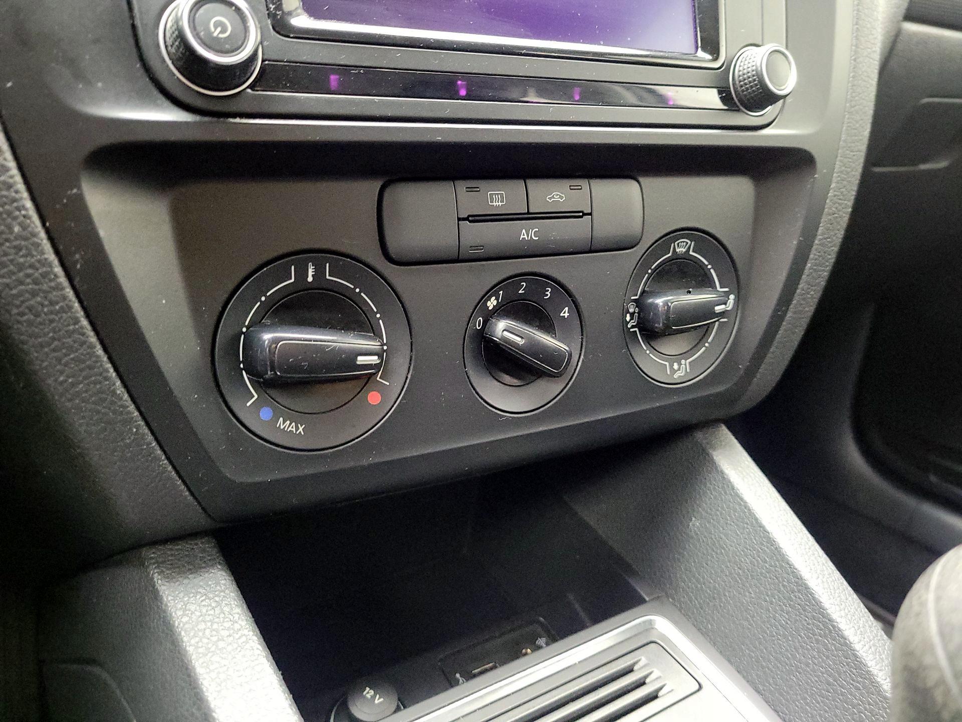 Thumbnail: 2016 Volkswagen Jetta - 16