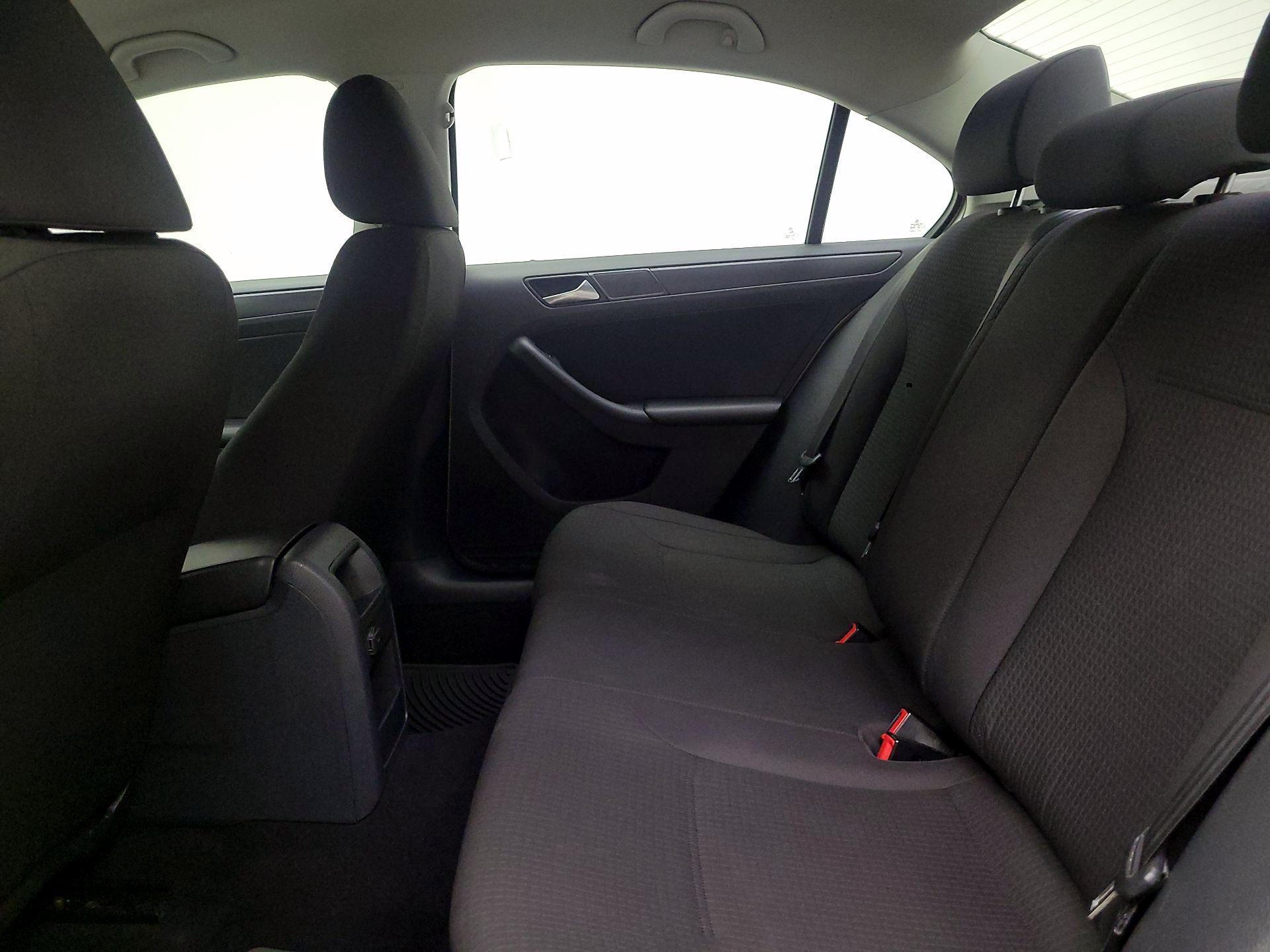 Thumbnail: 2016 Volkswagen Jetta - 19