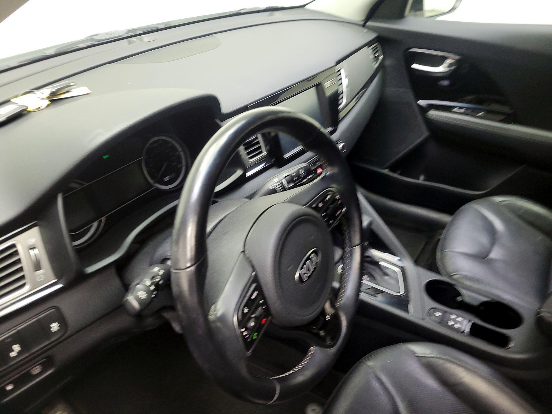 Thumbnail: 2017 Kia Niro - 9