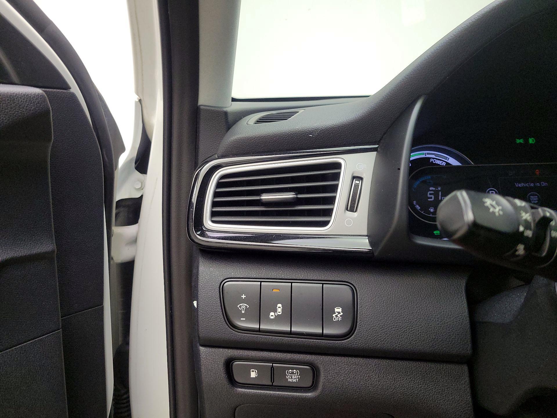 Thumbnail: 2017 Kia Niro - 13