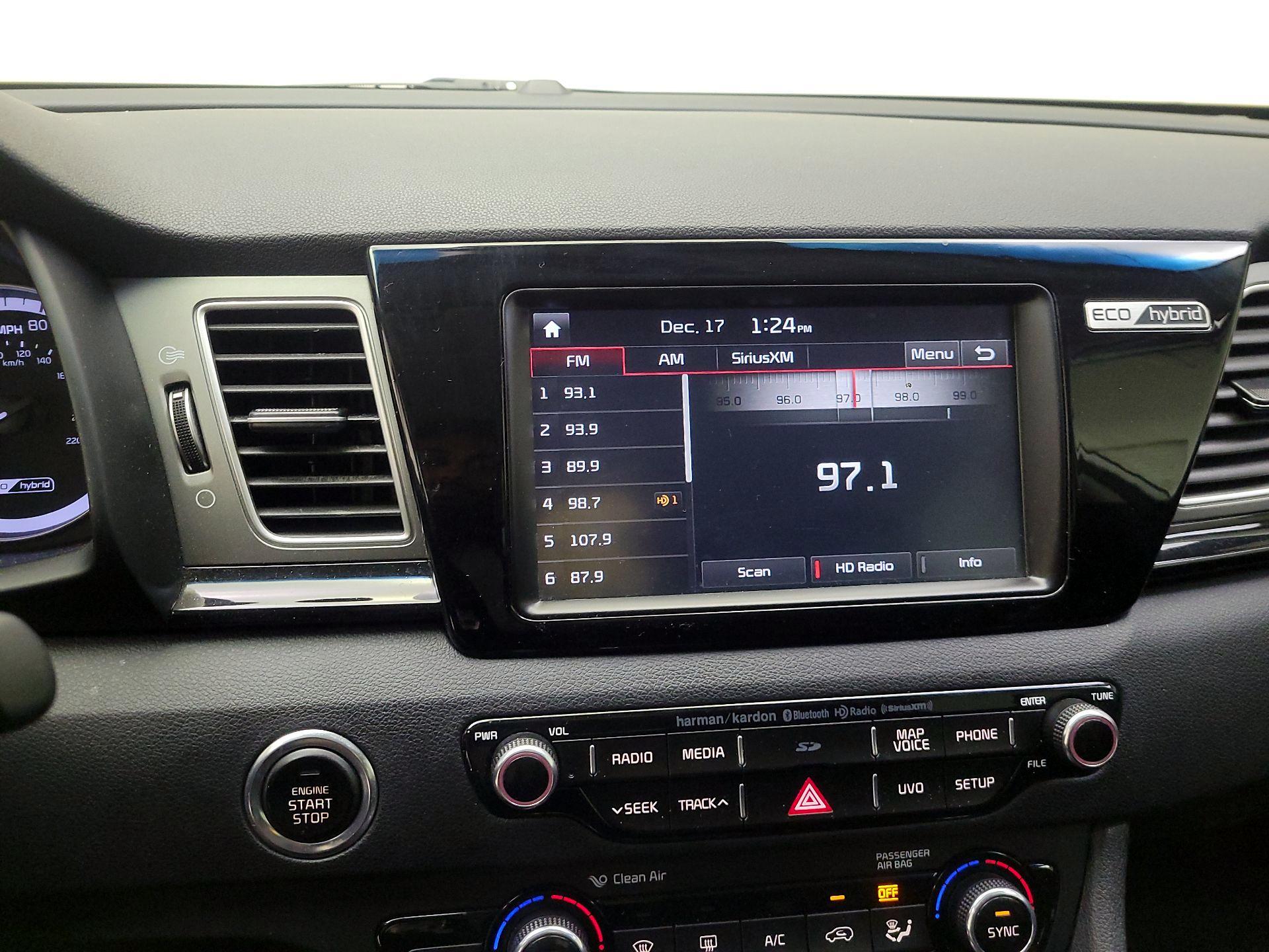 Thumbnail: 2017 Kia Niro - 15