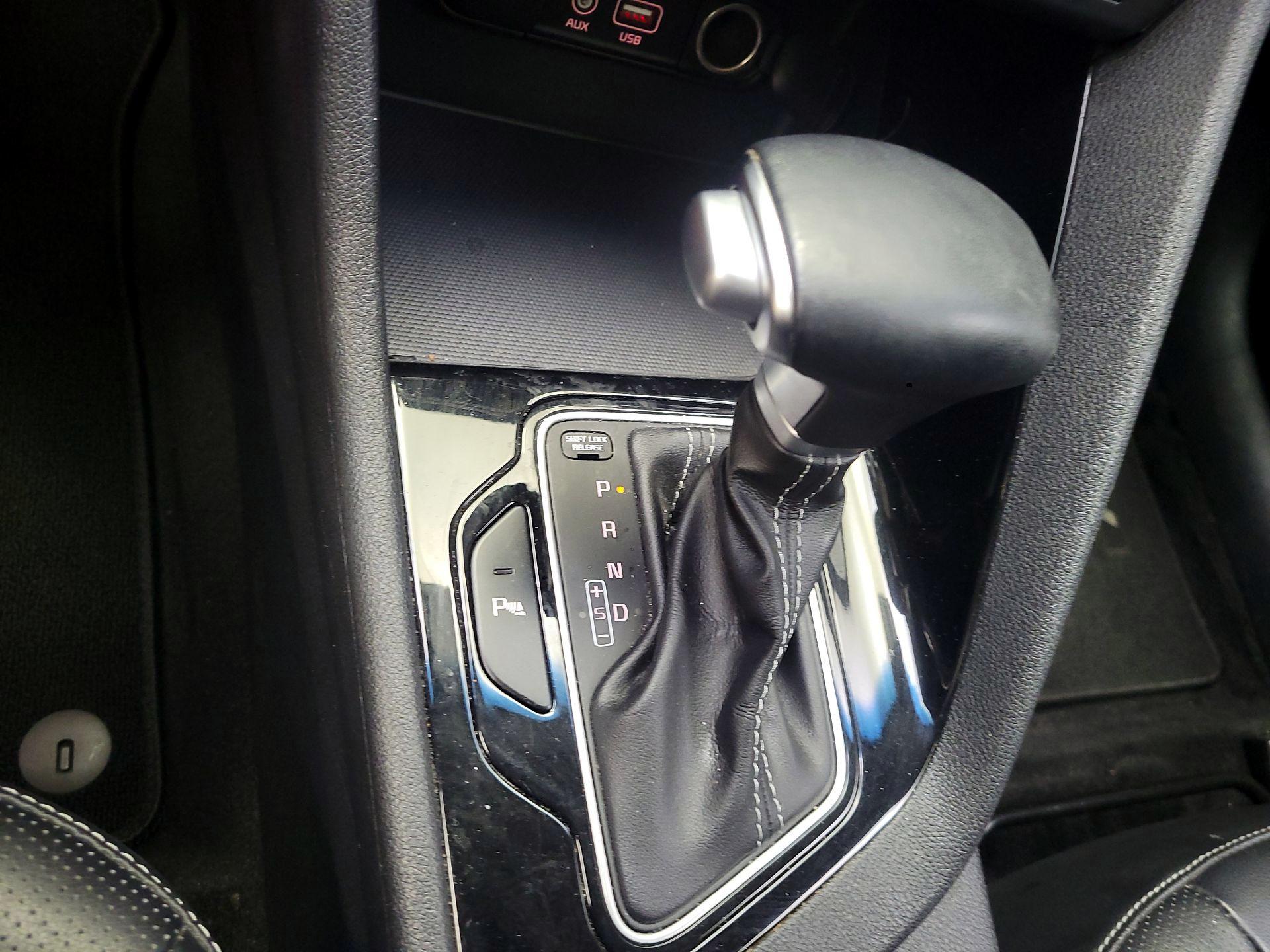 Thumbnail: 2017 Kia Niro - 17