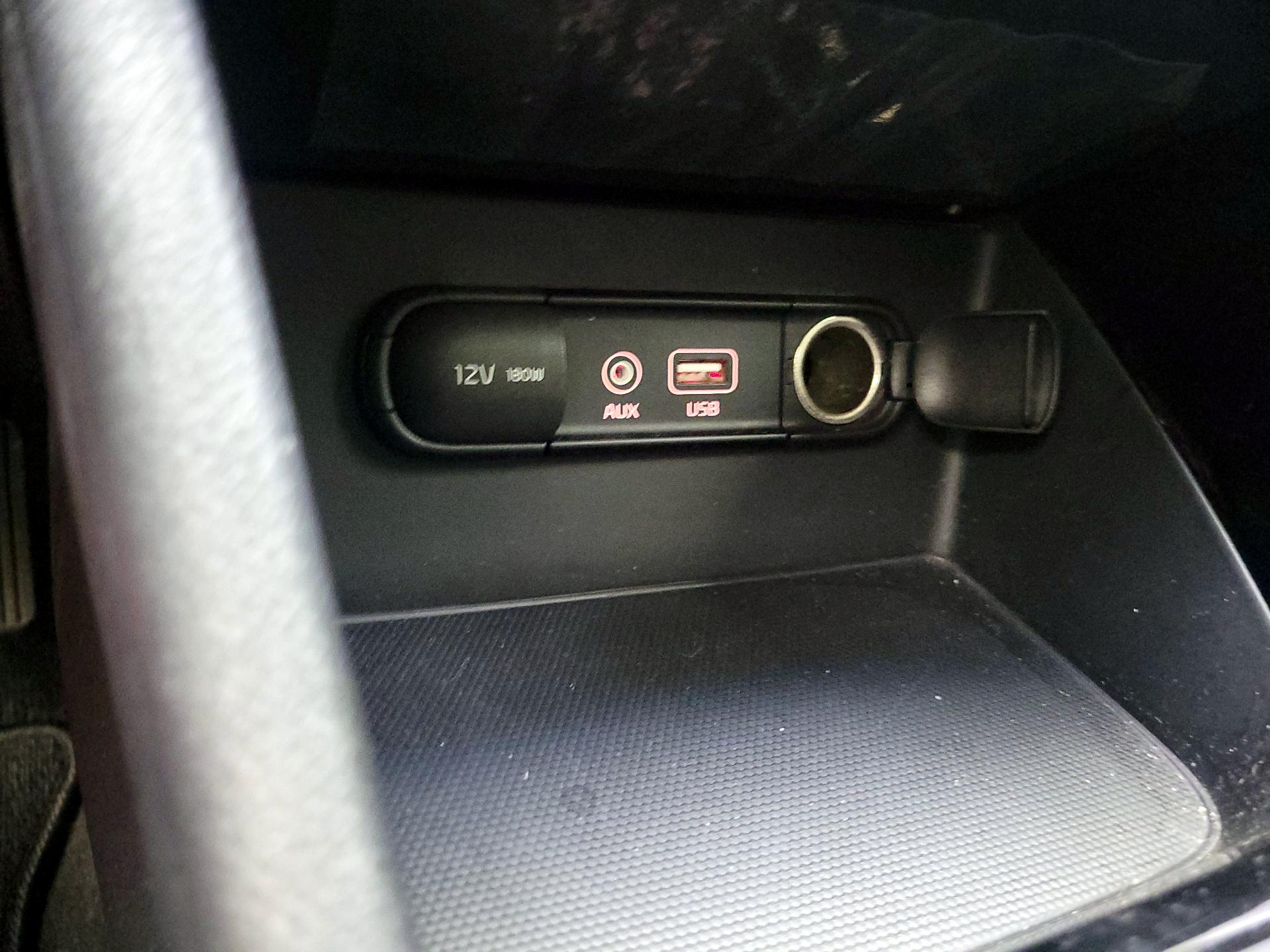 Thumbnail: 2017 Kia Niro - 18