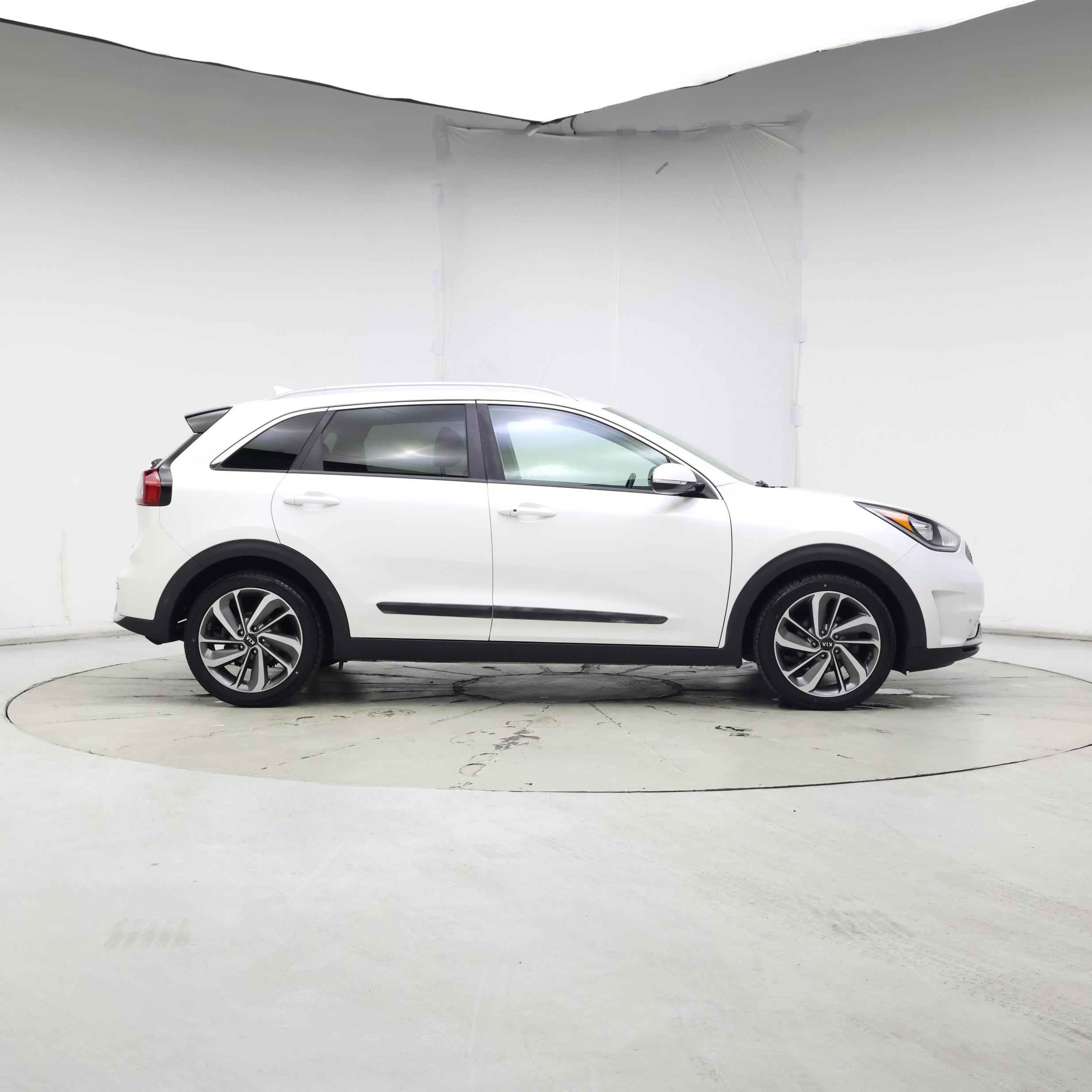 Thumbnail: 2017 Kia Niro - 7