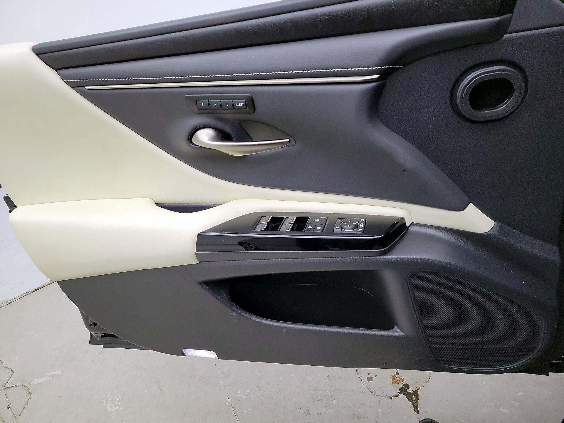 Thumbnail: 2022 Lexus ES - 12