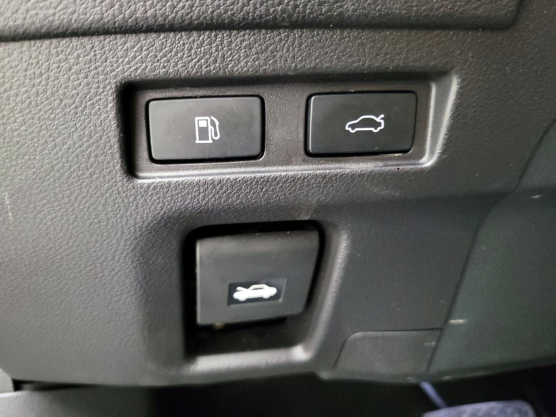 Thumbnail: 2022 Lexus ES - 13