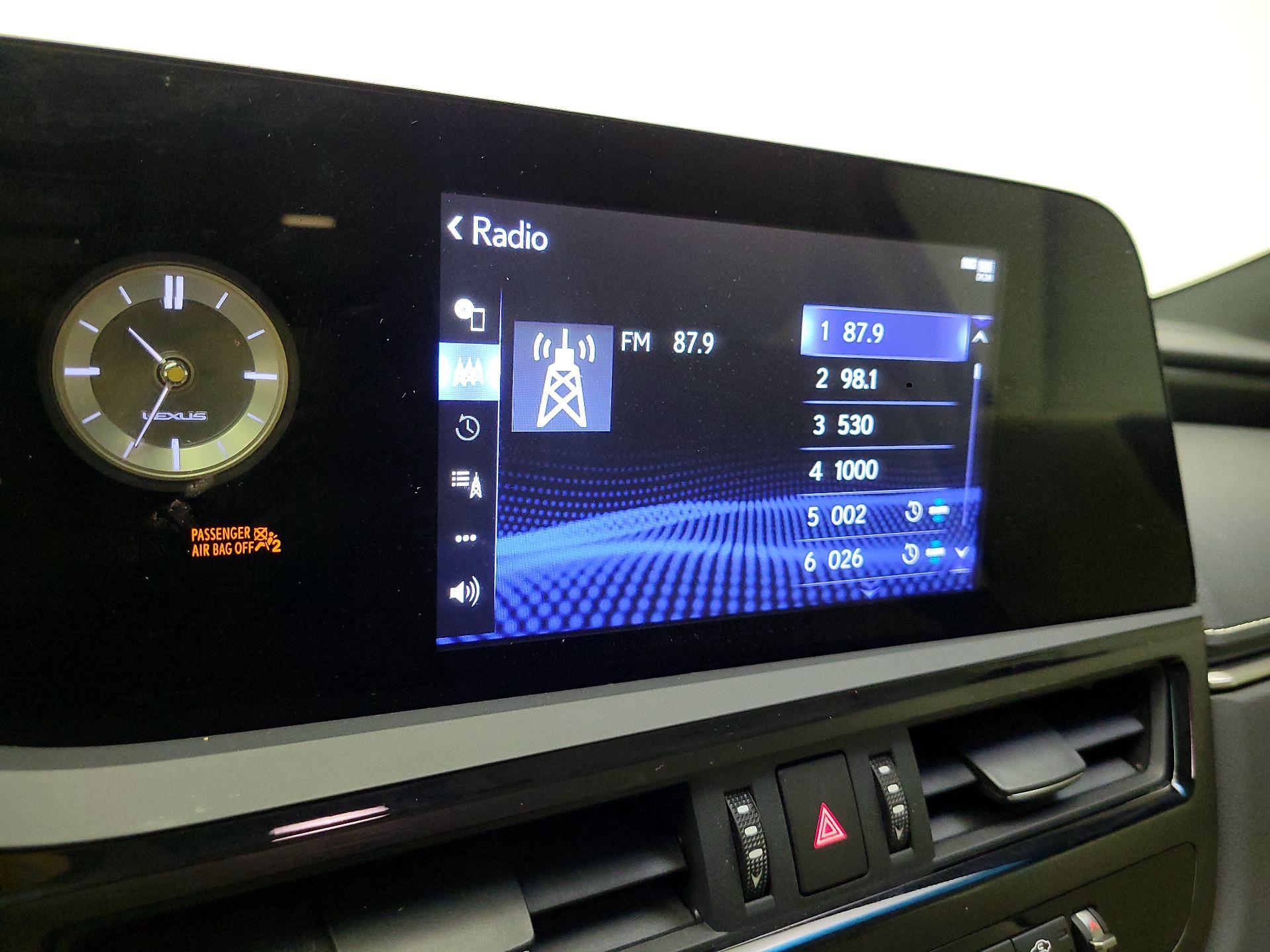 Thumbnail: 2022 Lexus ES - 15