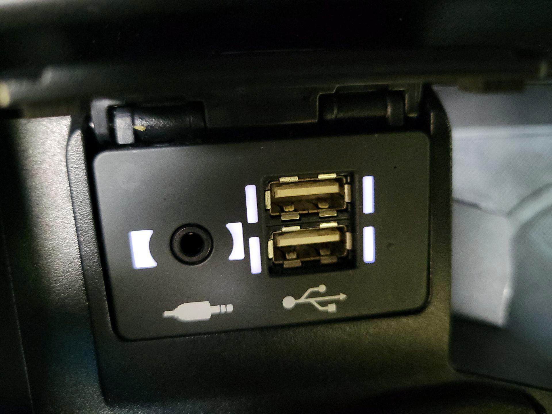 Thumbnail: 2022 Lexus ES - 18