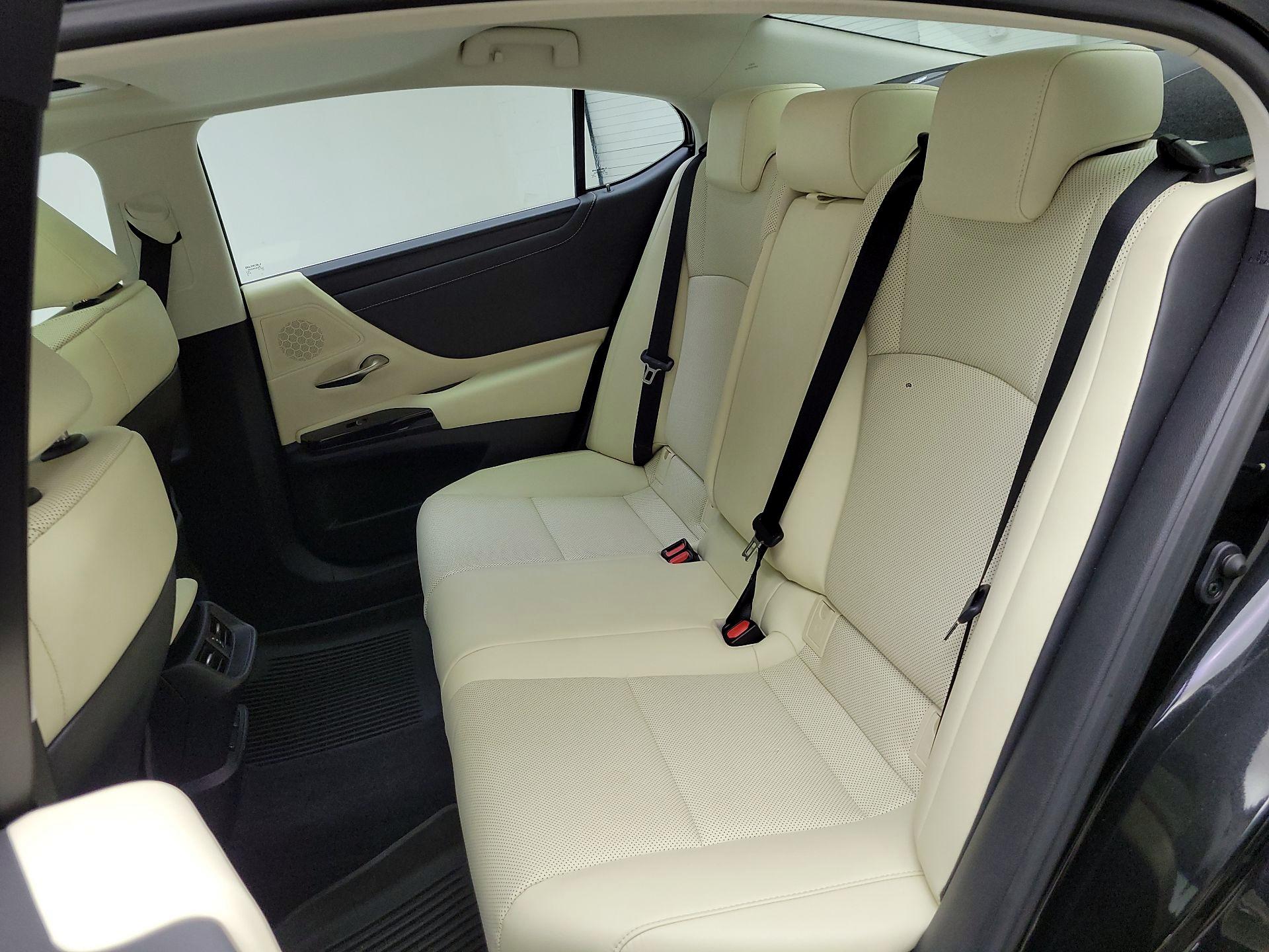 Thumbnail: 2022 Lexus ES - 20