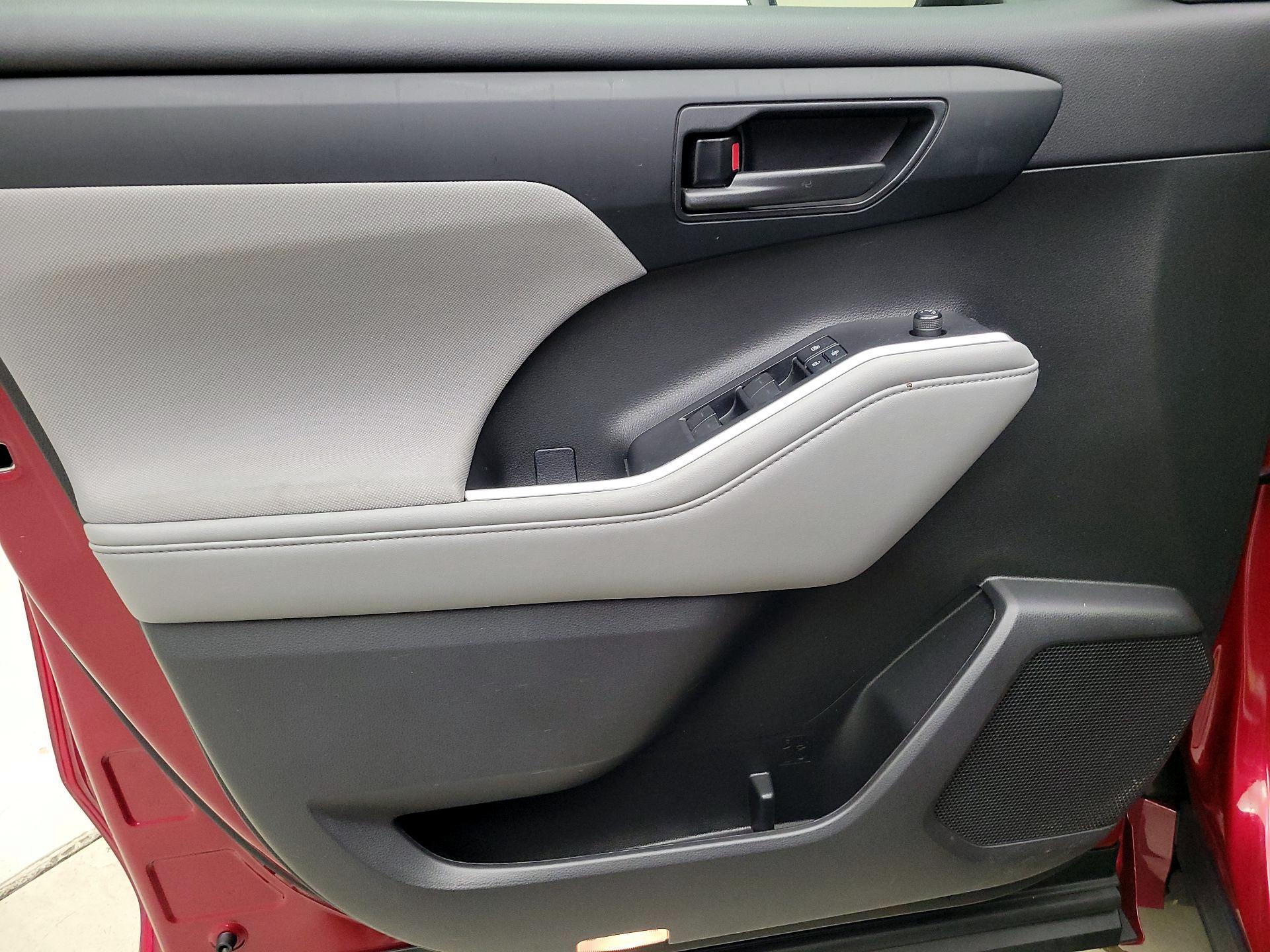 Thumbnail: 2021 Toyota Highlander - 12