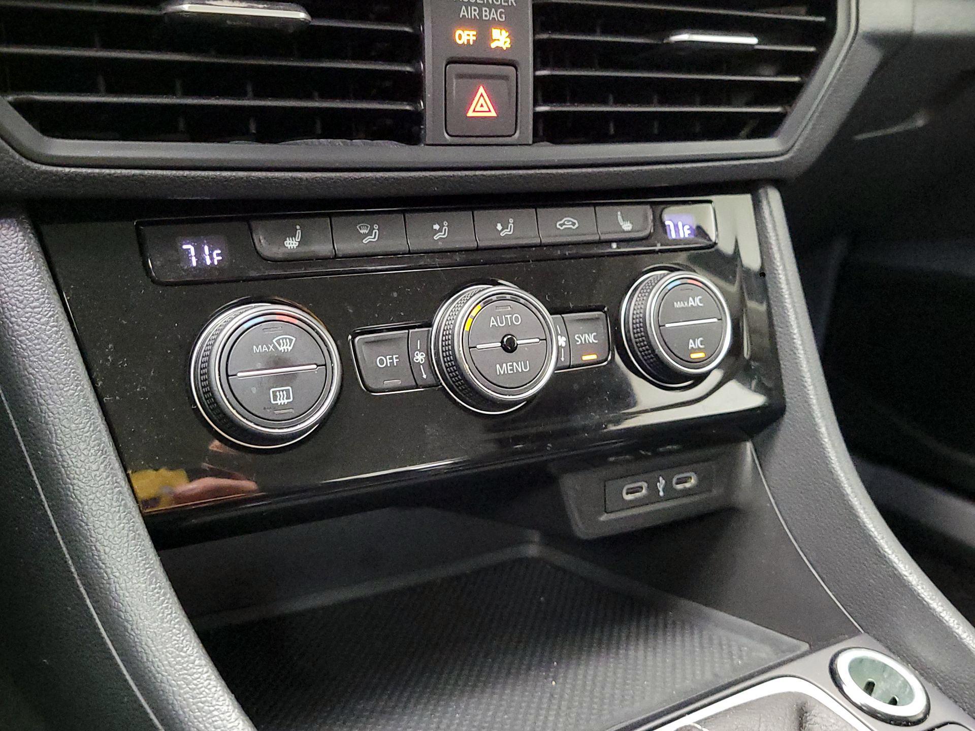 Thumbnail: 2024 Volkswagen Jetta - 16