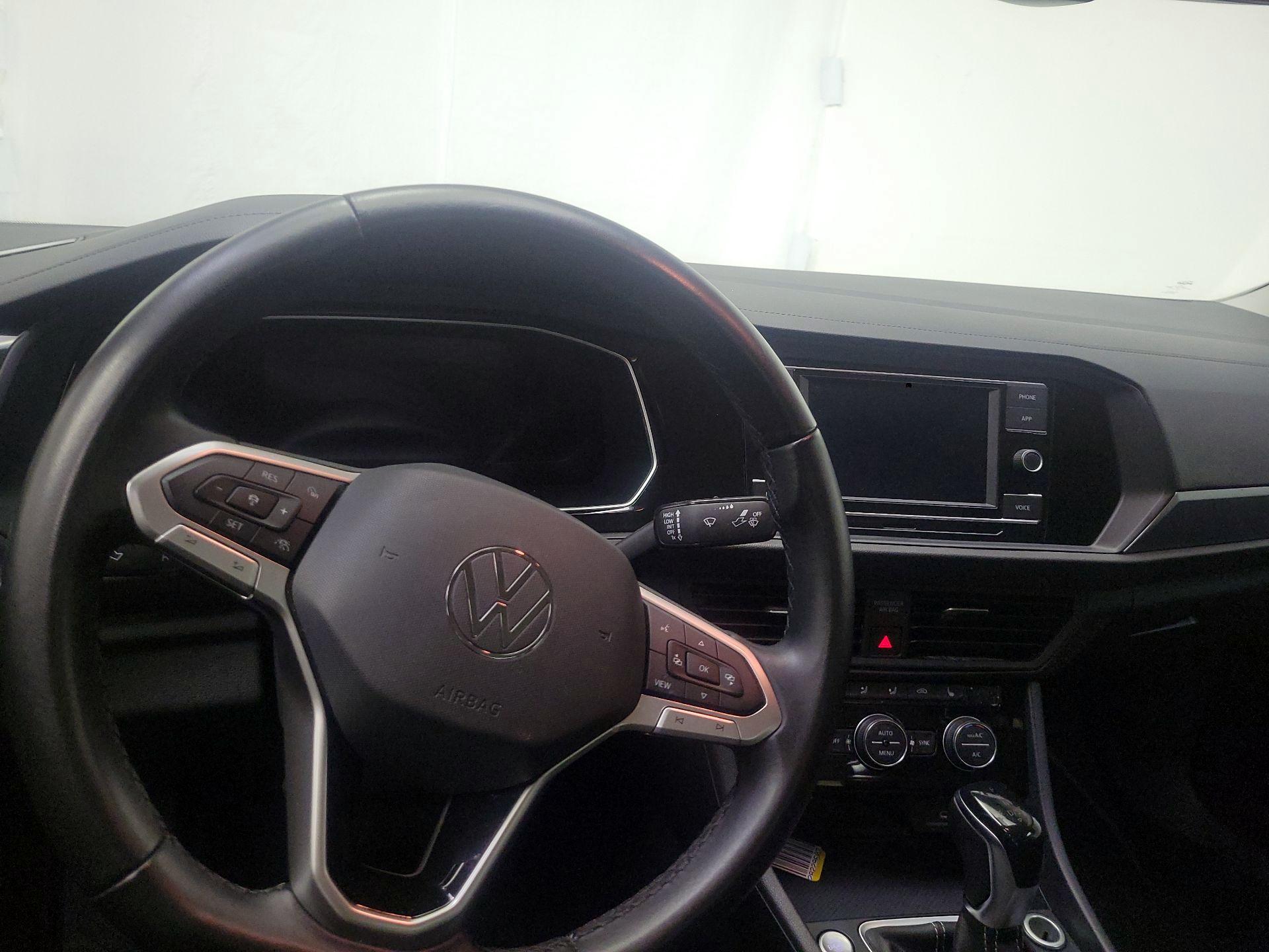 Thumbnail: 2024 Volkswagen Jetta - 10