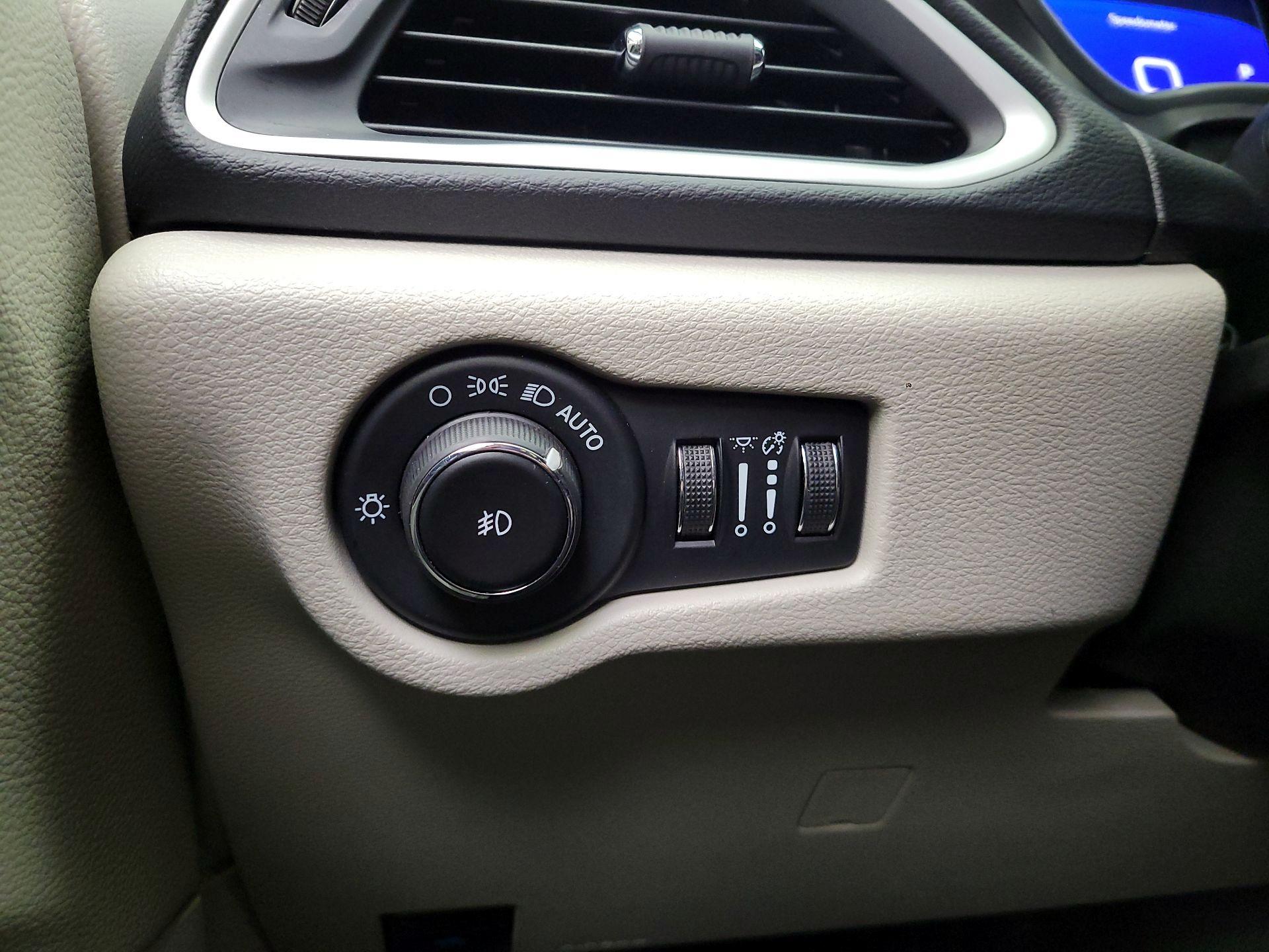 Thumbnail: 2023 Chrysler Pacifica - 11