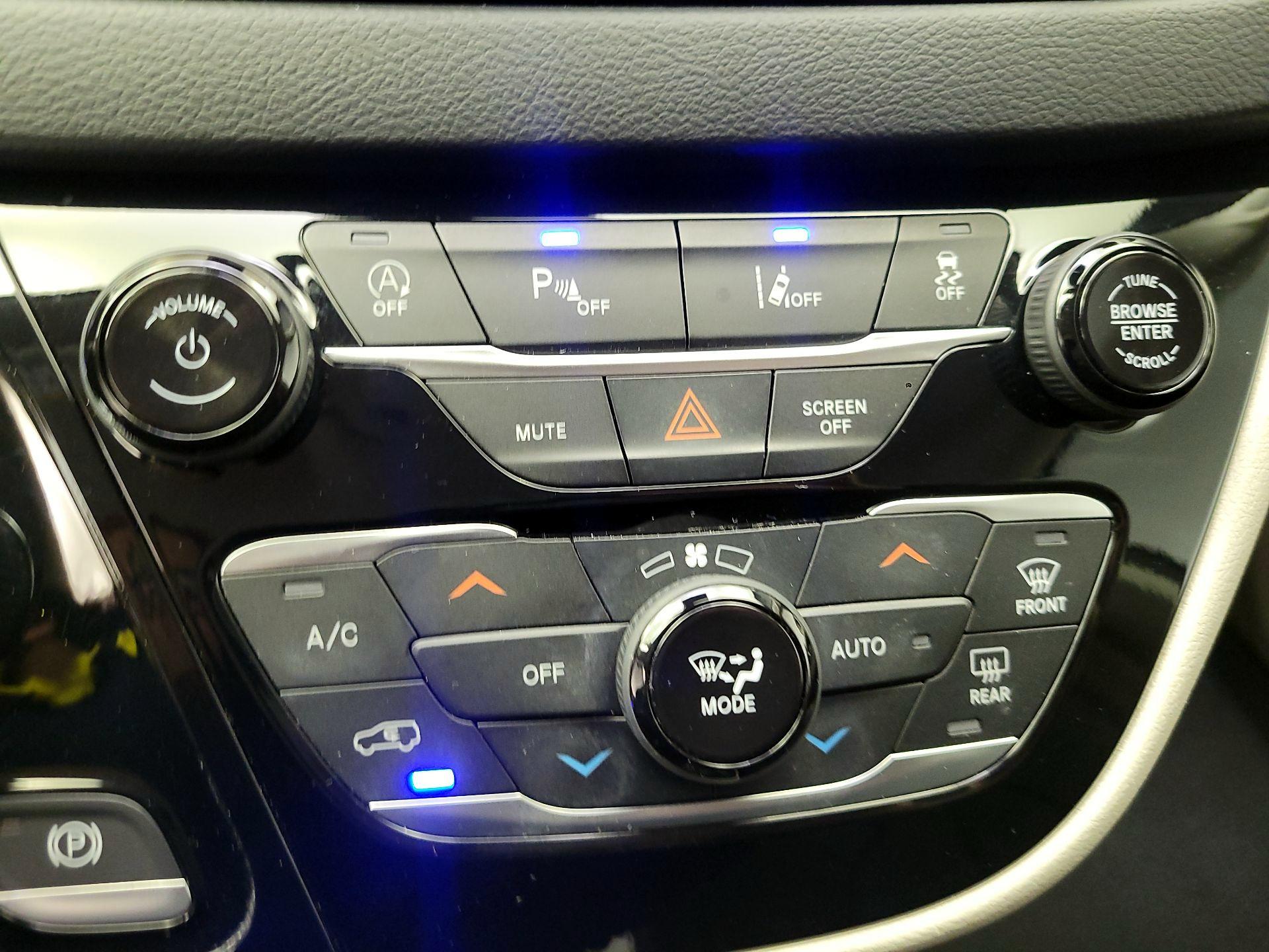 Thumbnail: 2023 Chrysler Pacifica - 14