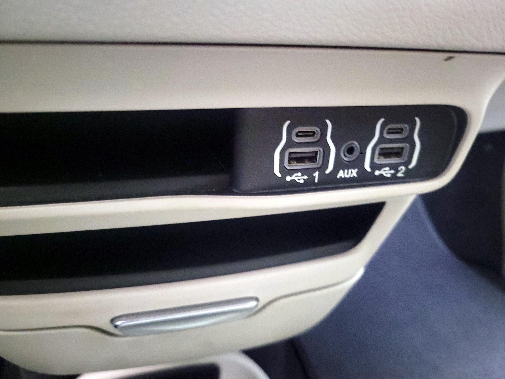 Thumbnail: 2023 Chrysler Pacifica - 16