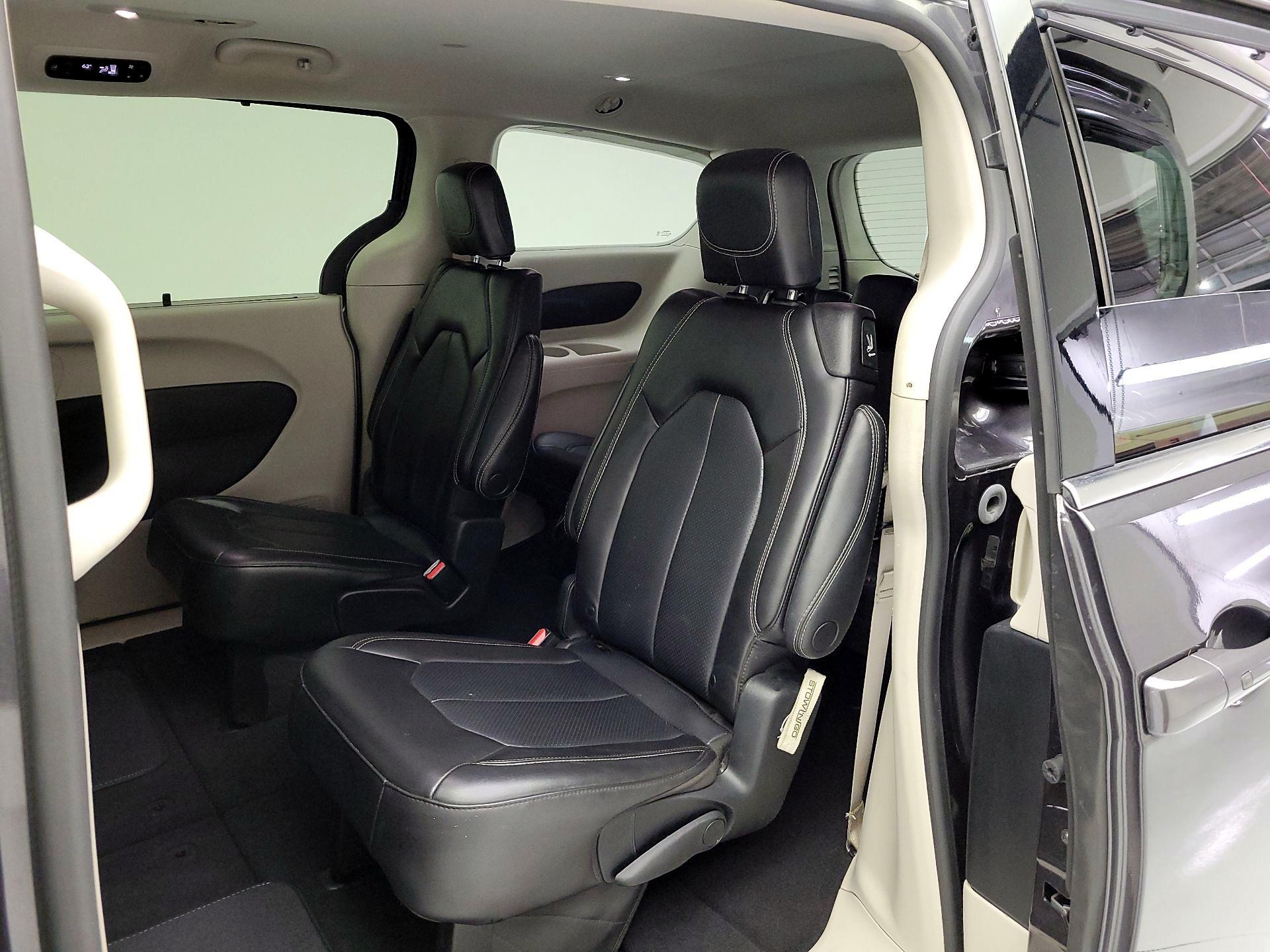 Thumbnail: 2023 Chrysler Pacifica - 17