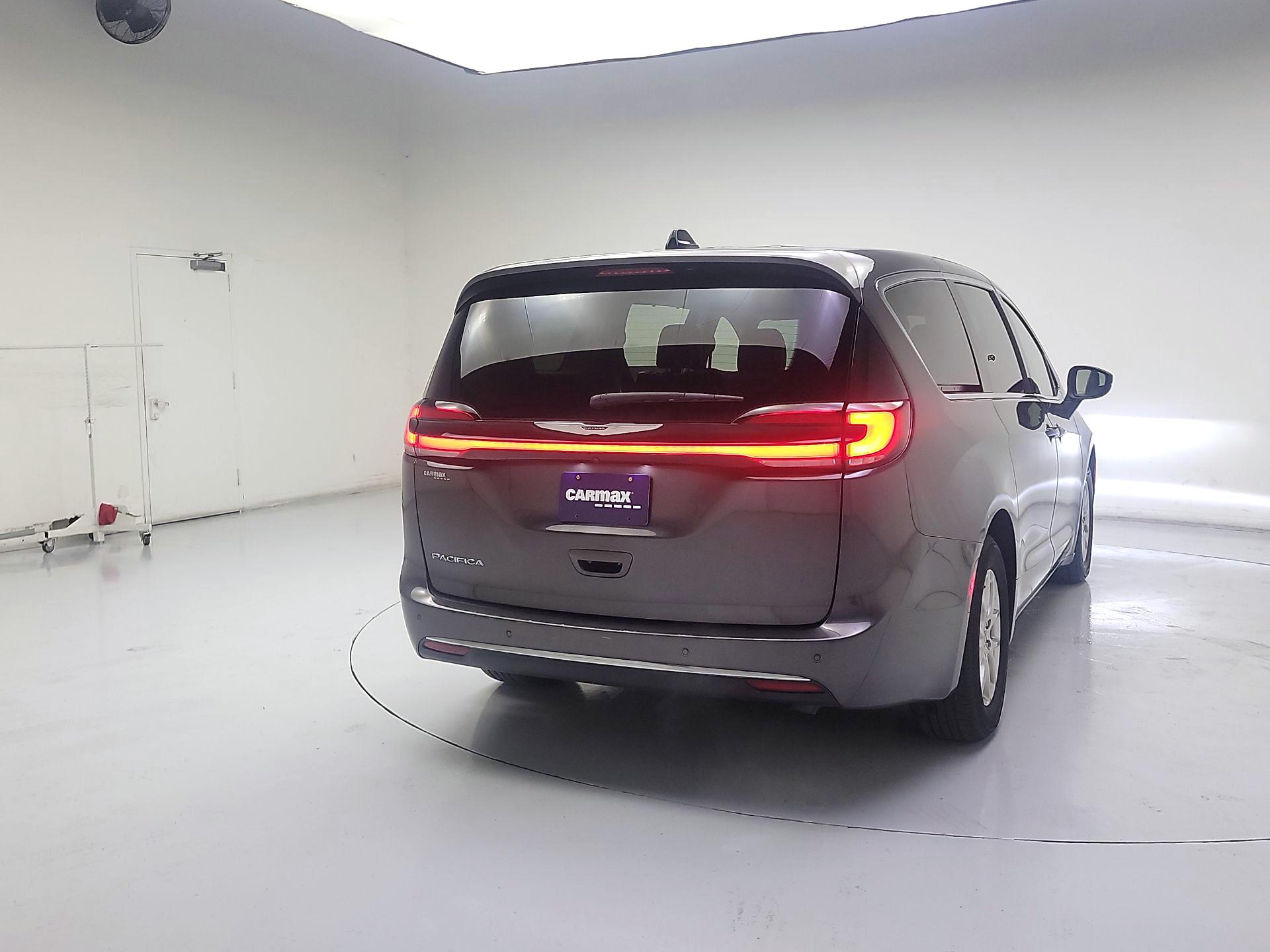 Thumbnail: 2023 Chrysler Pacifica - 6