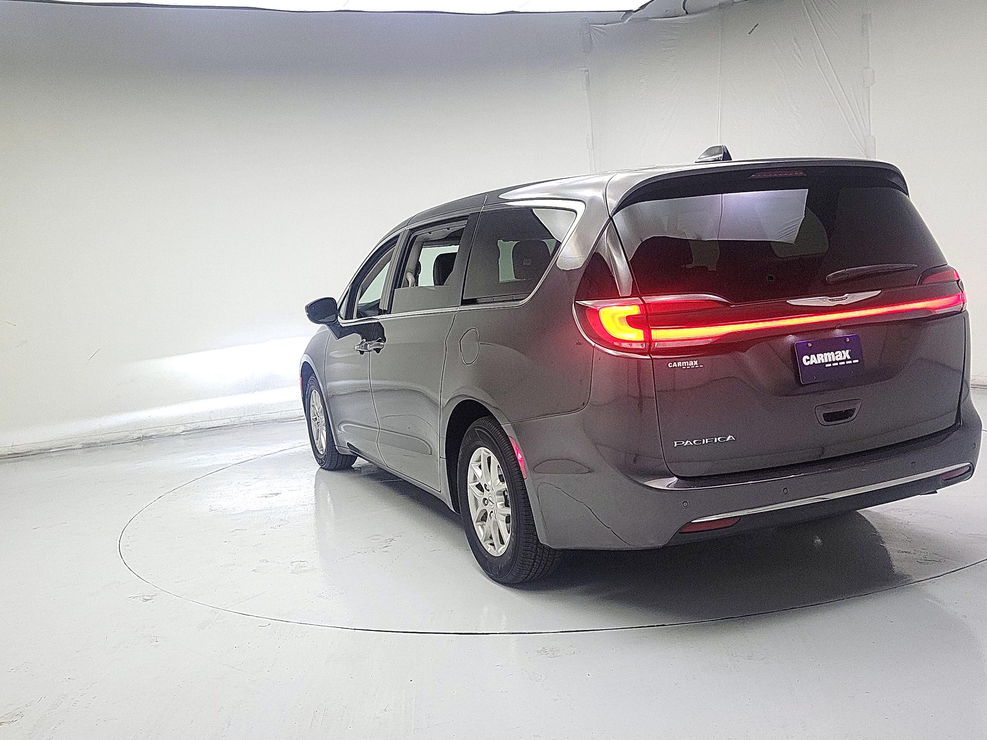 Thumbnail: 2023 Chrysler Pacifica - 7