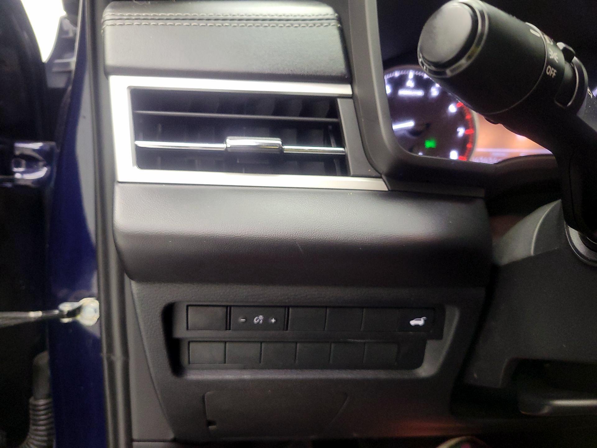 Thumbnail: 2023 Mitsubishi Outlander - 11