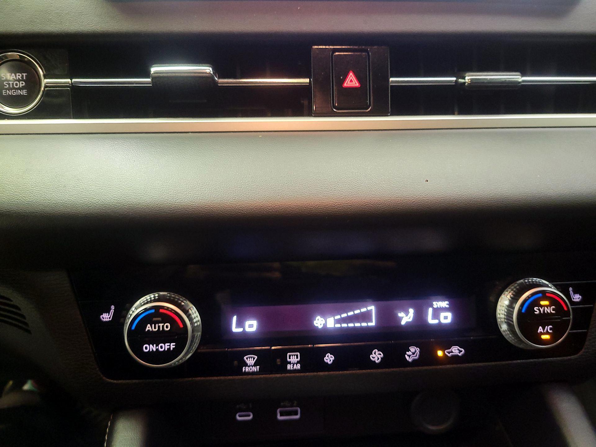 Thumbnail: 2023 Mitsubishi Outlander - 13